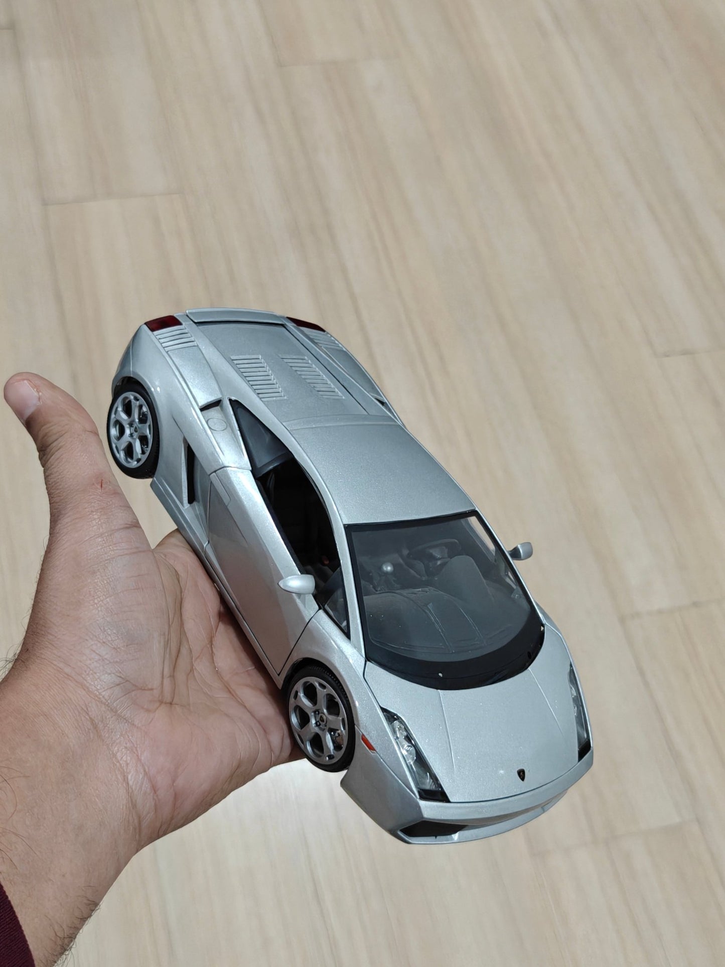 1:18 Maisto Lamborghini Gallardo - Silver Color (Pre - Owned) - Kinder Logs