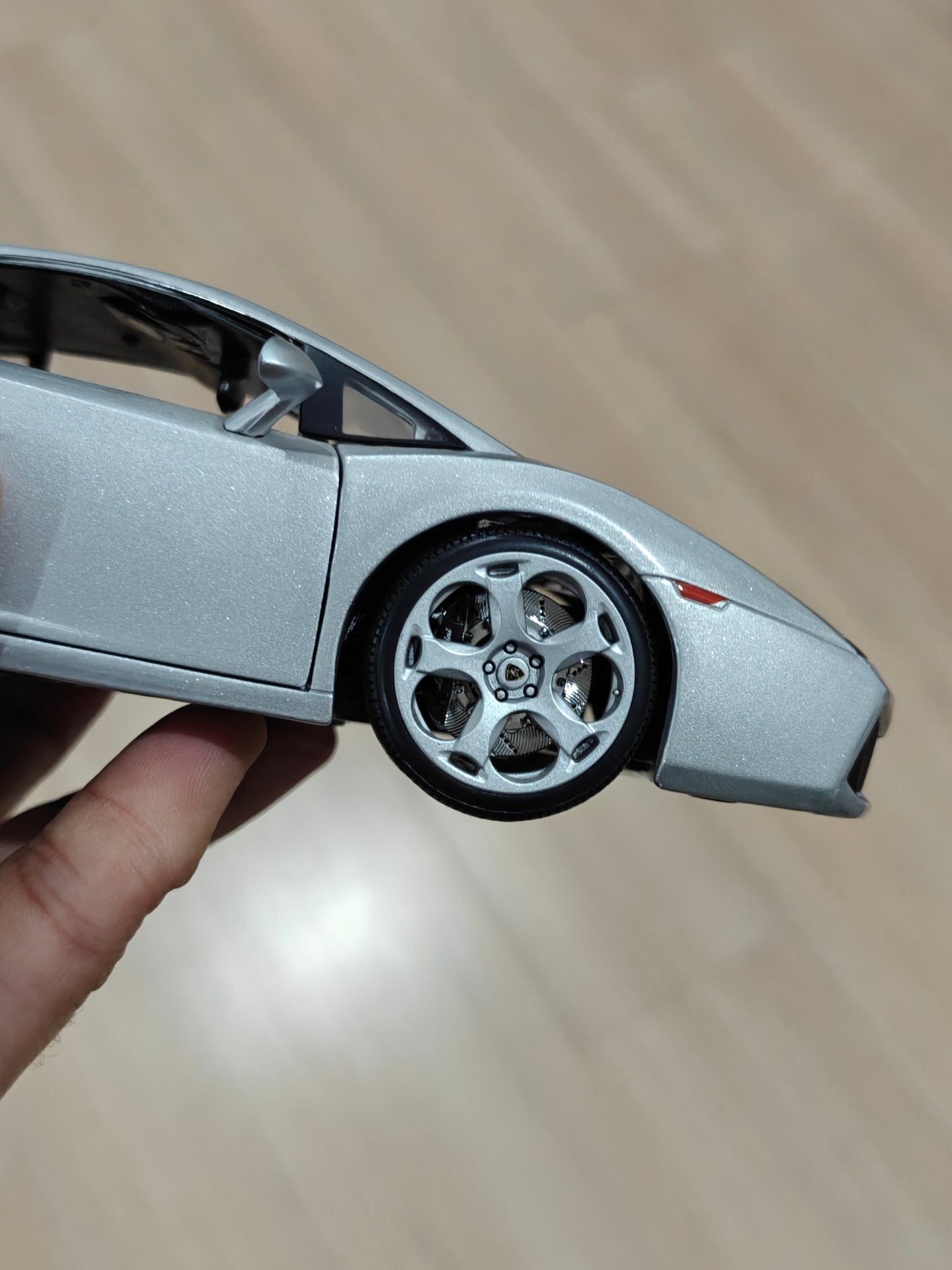 1:18 Maisto Lamborghini Gallardo - Silver Color (Pre - Owned) - Kinder Logs