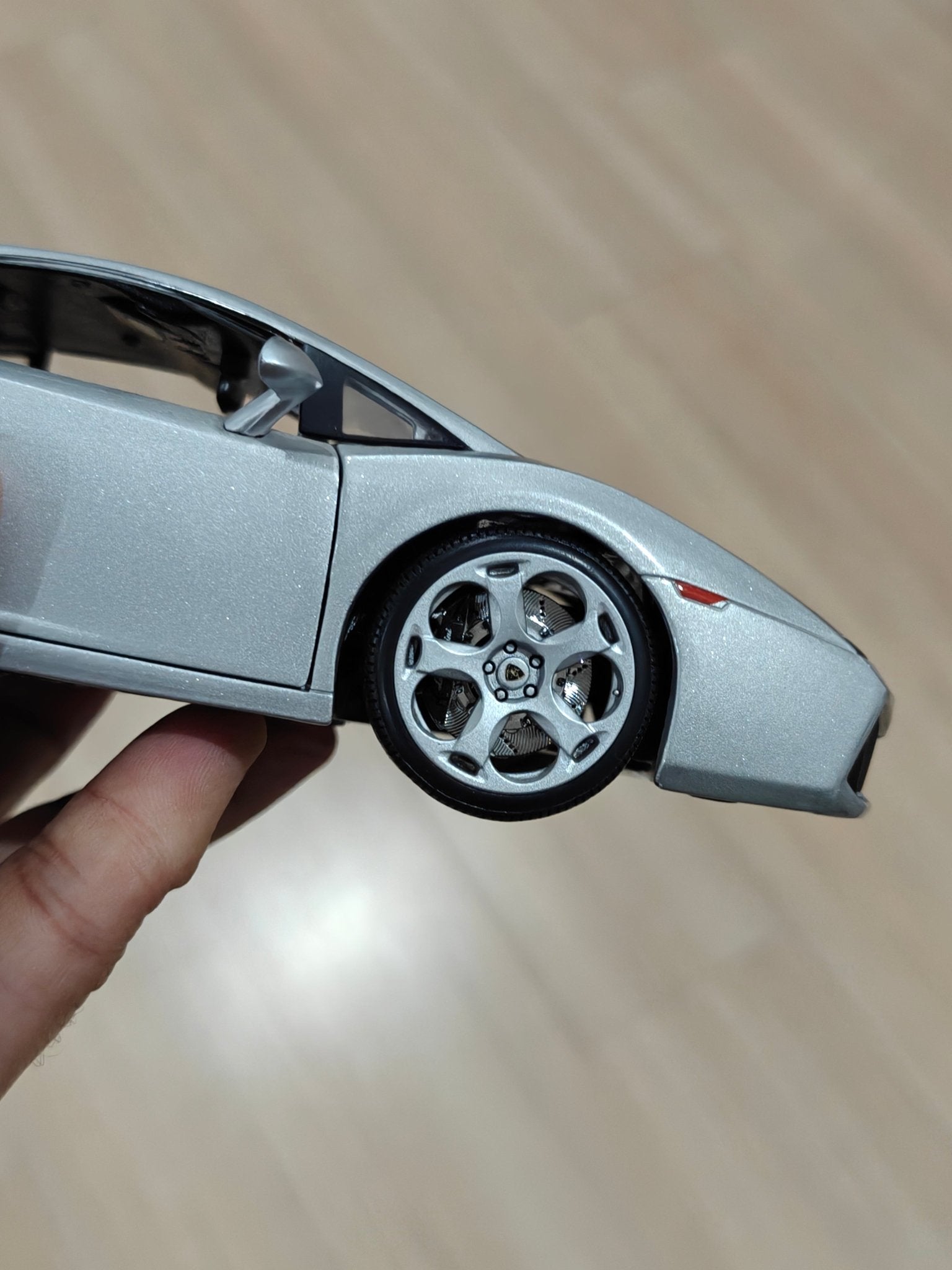 1:18 Maisto Lamborghini Gallardo - Silver Color (Pre - Owned) - Kinder Logs