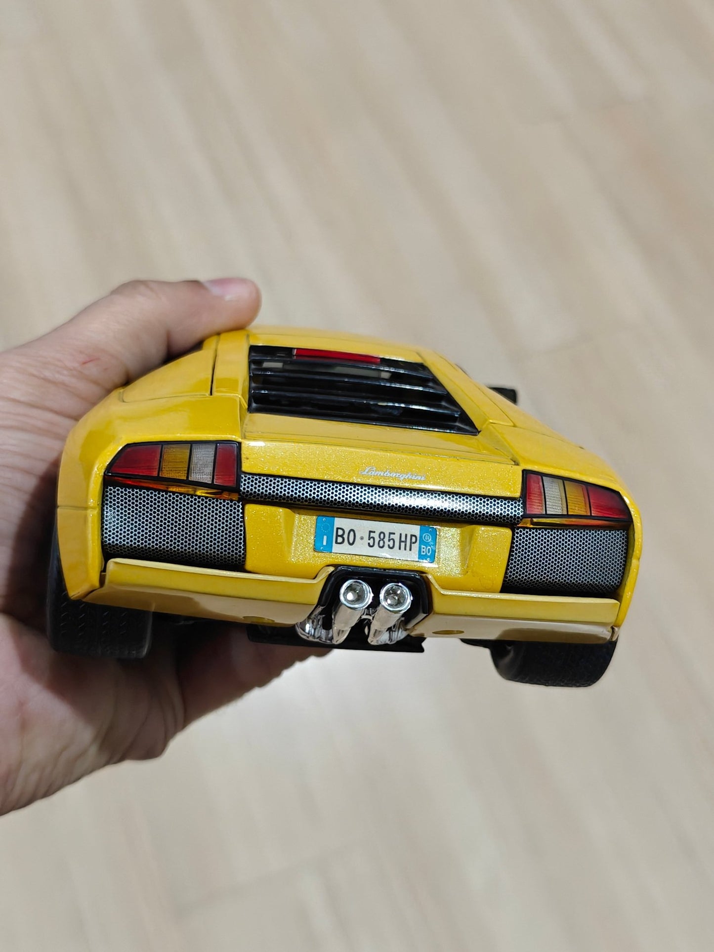 1:18 Maisto Lamborghini Murcielago - Yellow Color (Pre - Owned) - Kinder Logs