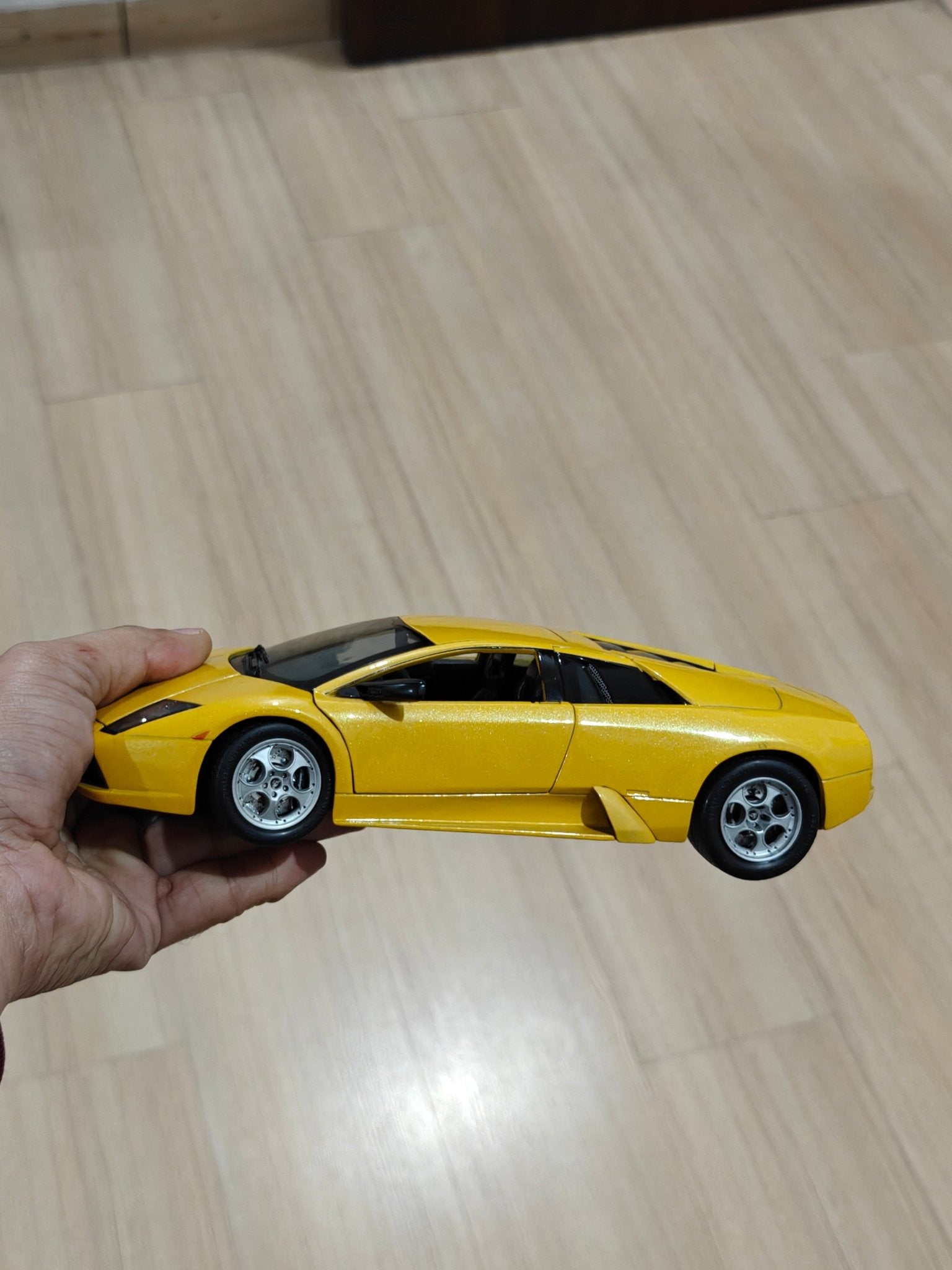 1:18 Maisto Lamborghini Murcielago - Yellow Color (Pre - Owned) - Kinder Logs