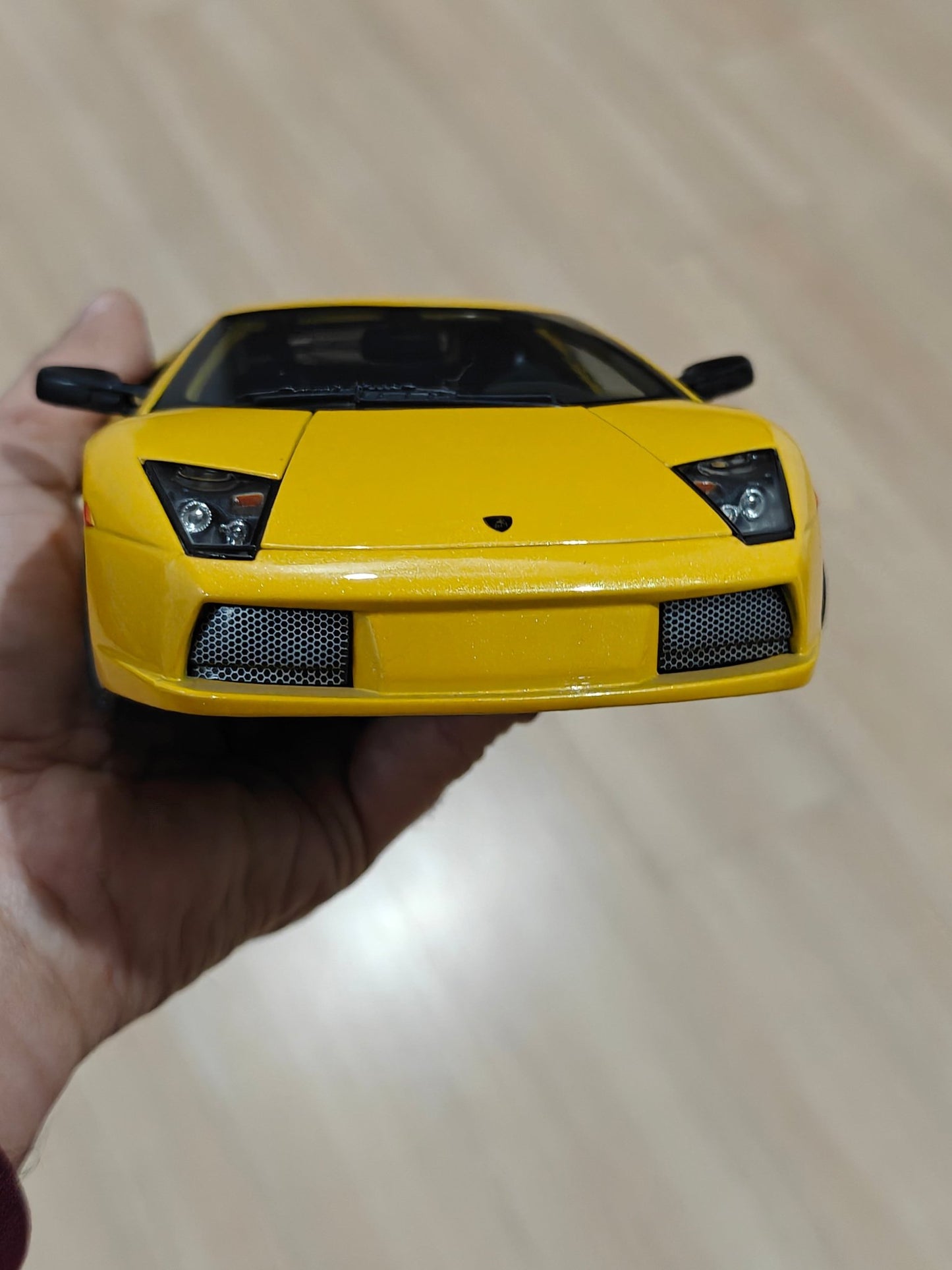 1:18 Maisto Lamborghini Murcielago - Yellow Color (Pre - Owned) - Kinder Logs