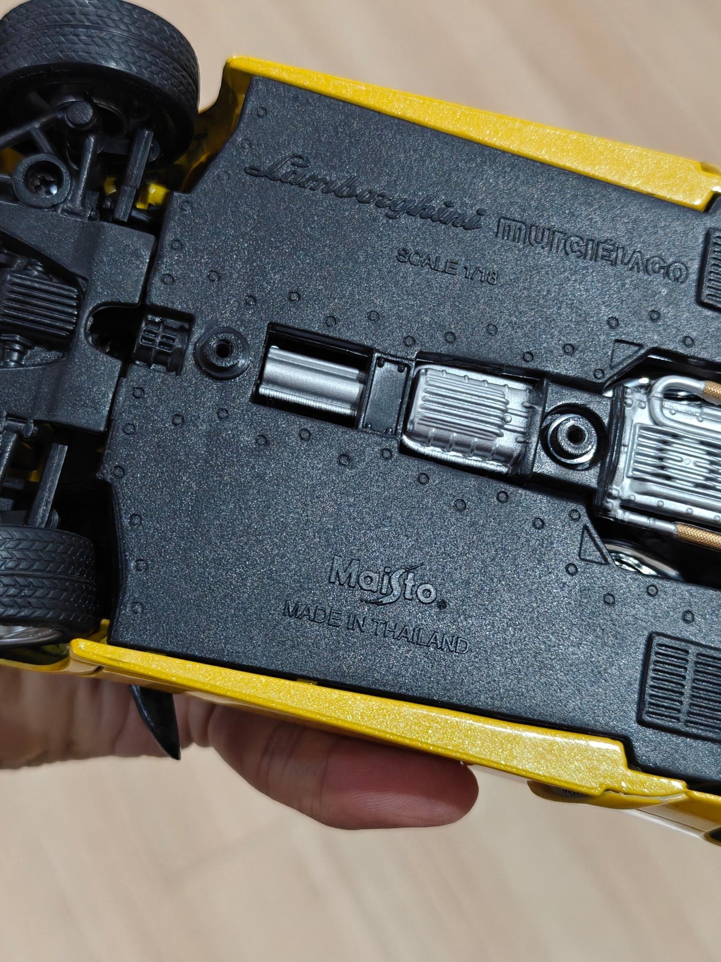 1:18 Maisto Lamborghini Murcielago - Yellow Color (Pre - Owned) - Kinder Logs