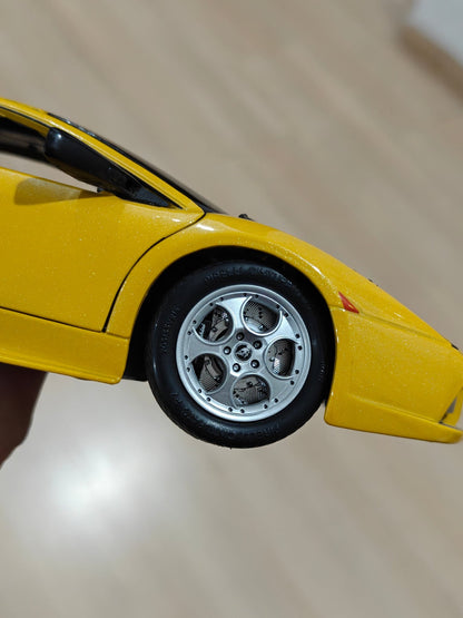 1:18 Maisto Lamborghini Murcielago - Yellow Color (Pre - Owned) - Kinder Logs