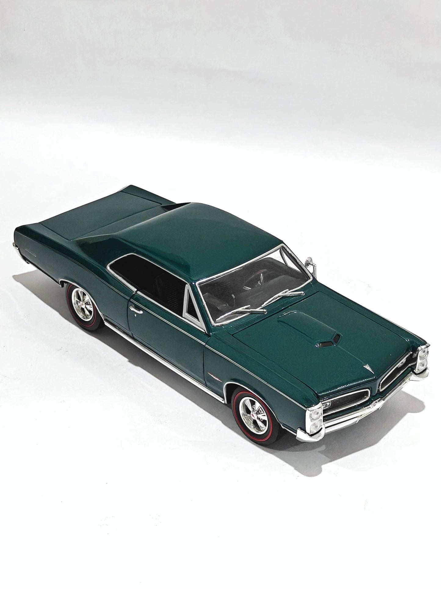 1:18 Welly 1966 Pontiac GTO (Pre - Owned) - Kinder Logs