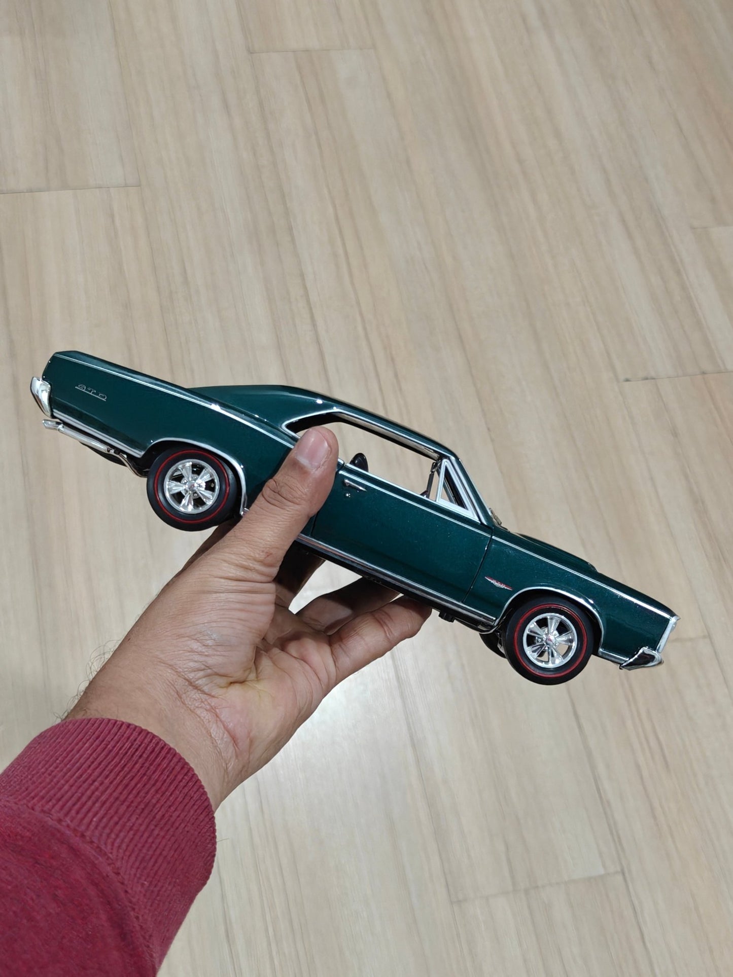 1:18 Welly 1966 Pontiac GTO (Pre - Owned) - Kinder Logs