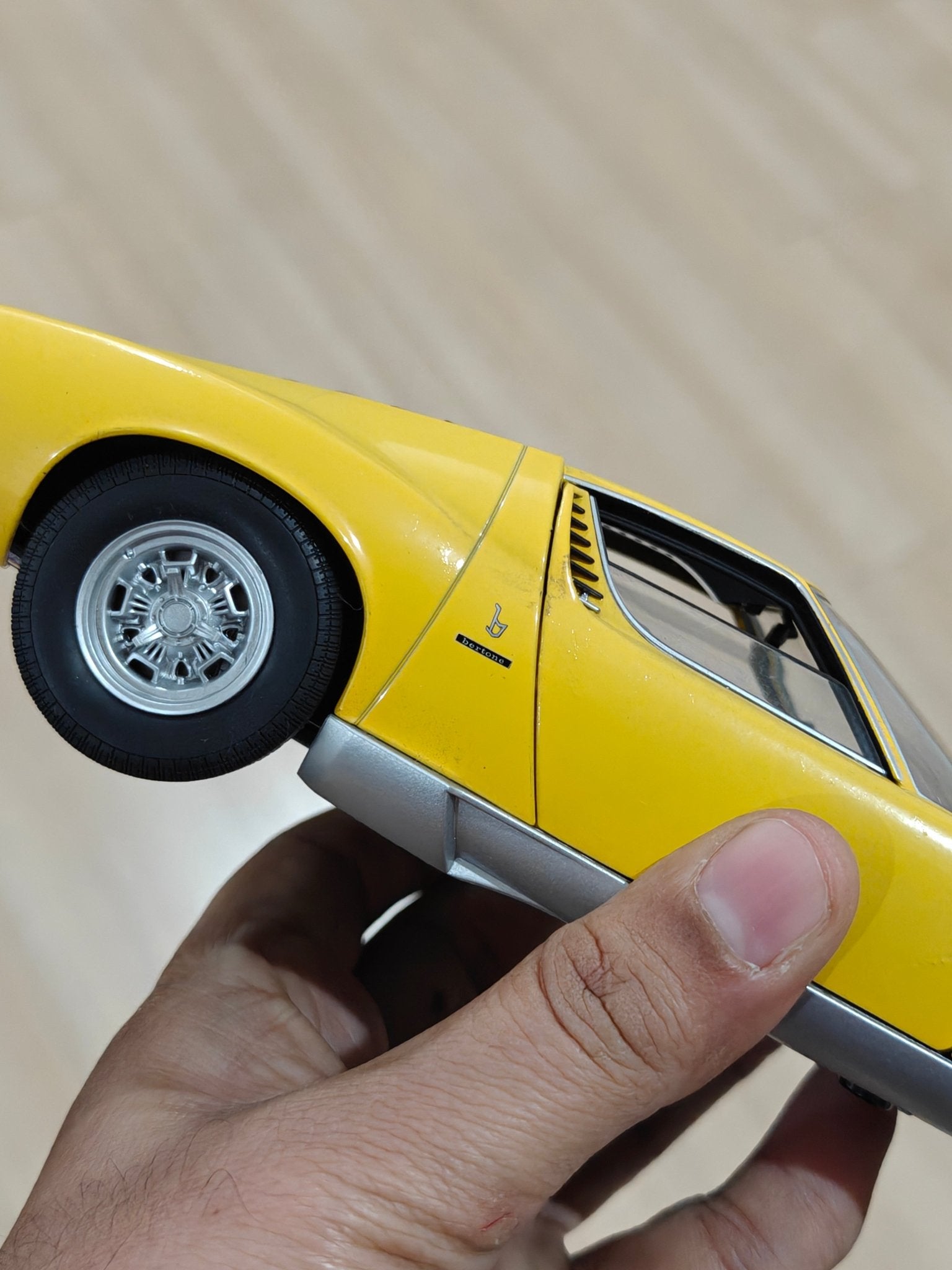 1:18 Welly Lamborghini Miura P400 SV - Yellow Color (Pre - Owned) - Kinder Logs