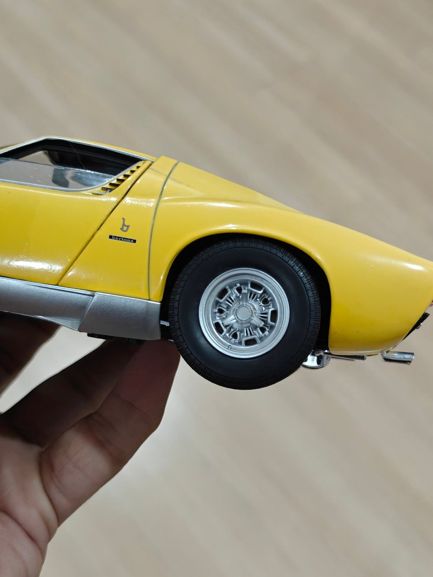 1:18 Welly Lamborghini Miura P400 SV - Yellow Color (Pre - Owned) - Kinder Logs