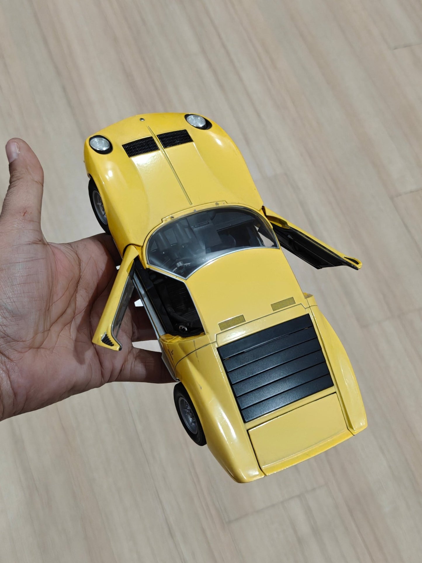 1:18 Welly Lamborghini Miura P400 SV - Yellow Color (Pre - Owned) - Kinder Logs