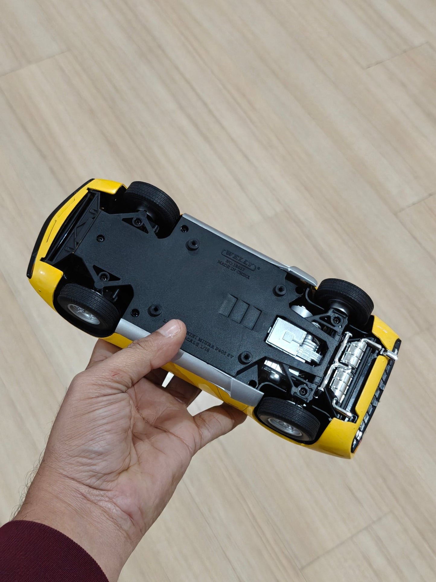 1:18 Welly Lamborghini Miura P400 SV - Yellow Color (Pre - Owned) - Kinder Logs