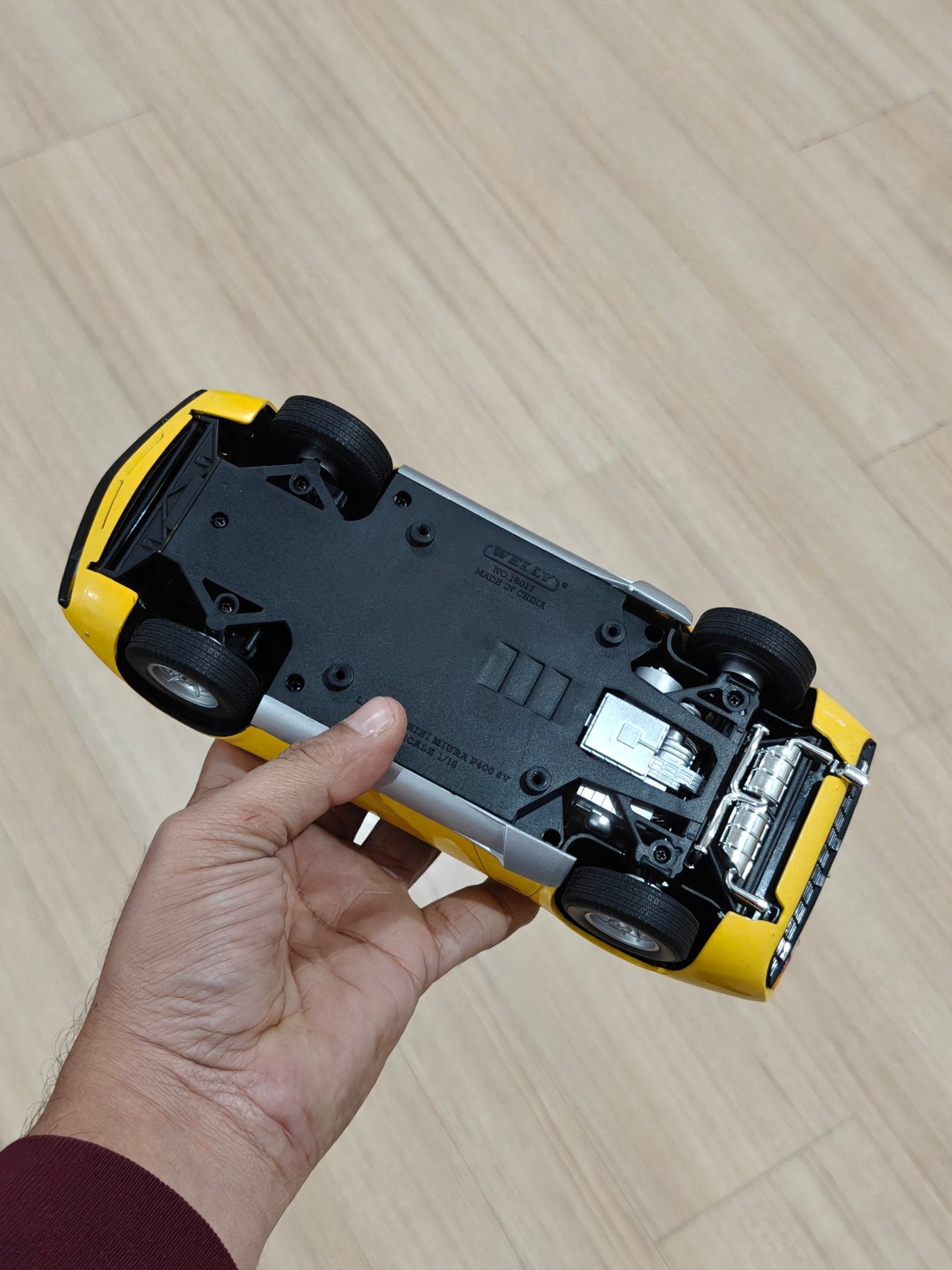 1:18 Welly Lamborghini Miura P400 SV - Yellow Color (Pre - Owned) - Kinder Logs