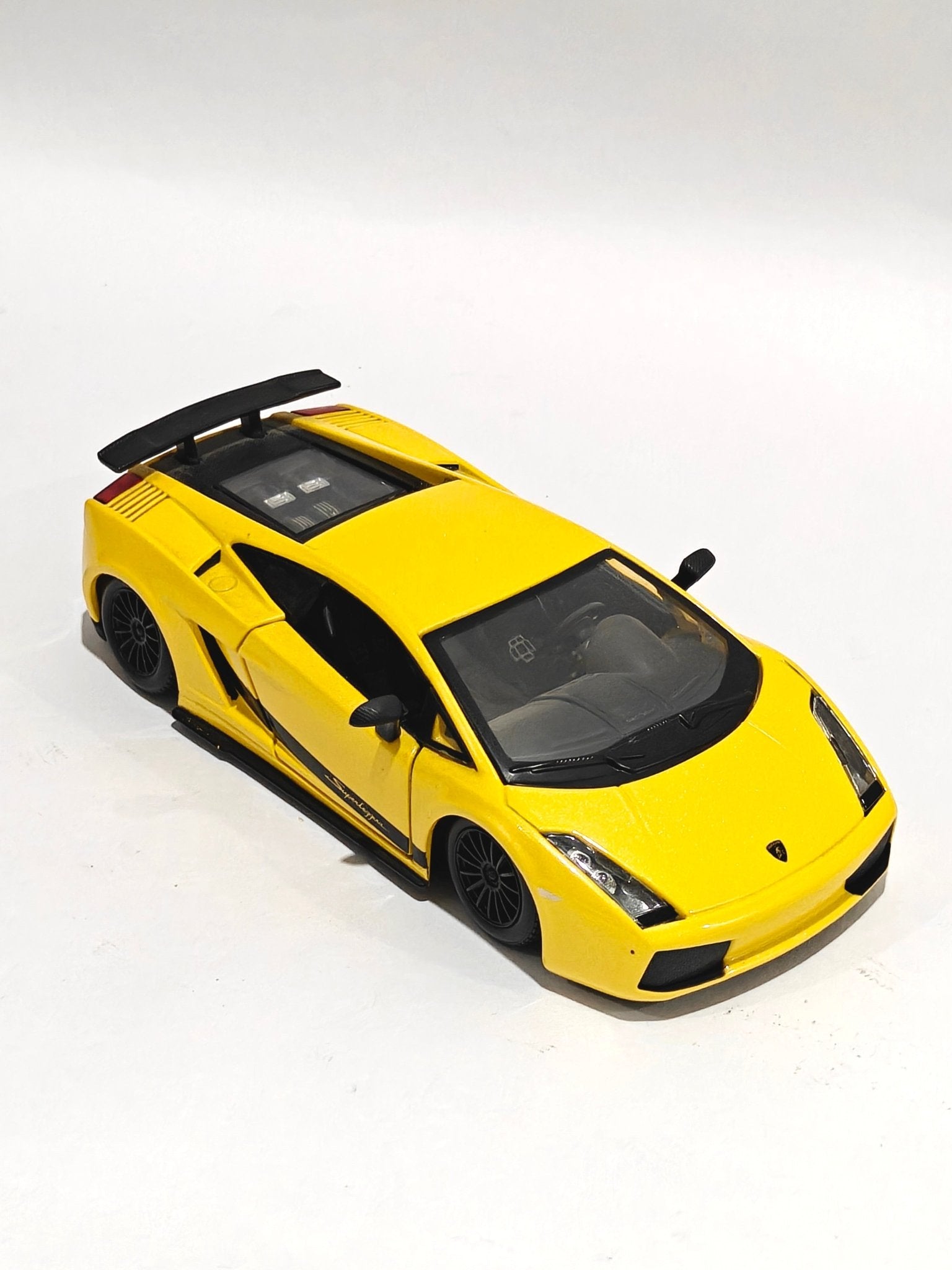 1:24 Bburago Lamborghini Gallardo Superleggera (Pre - Owned) - Kinder Logs