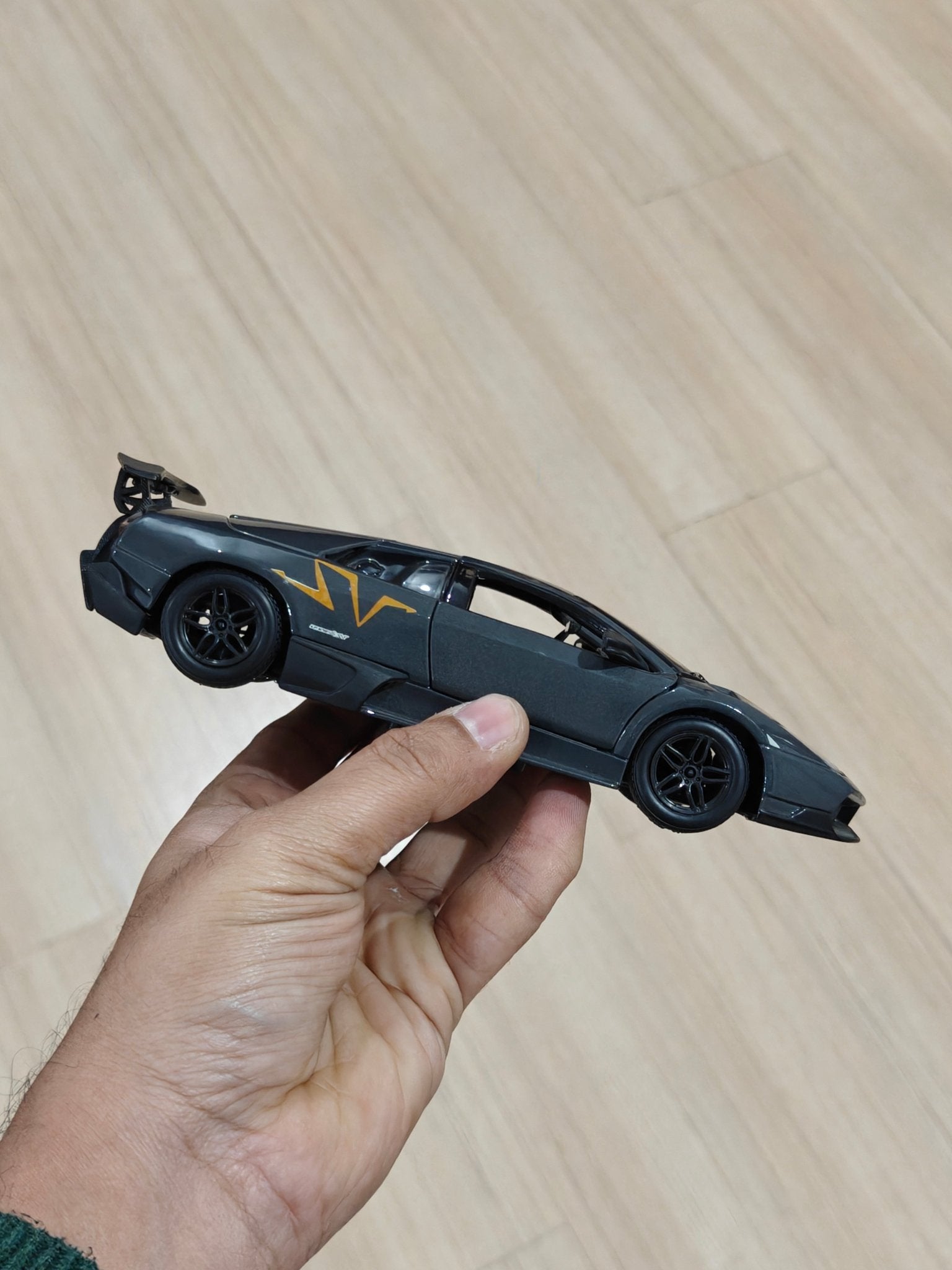 1:24 Bburago Lamborghini Murcielago LP670 - 4 SV (Pre - Owned) - Kinder Logs