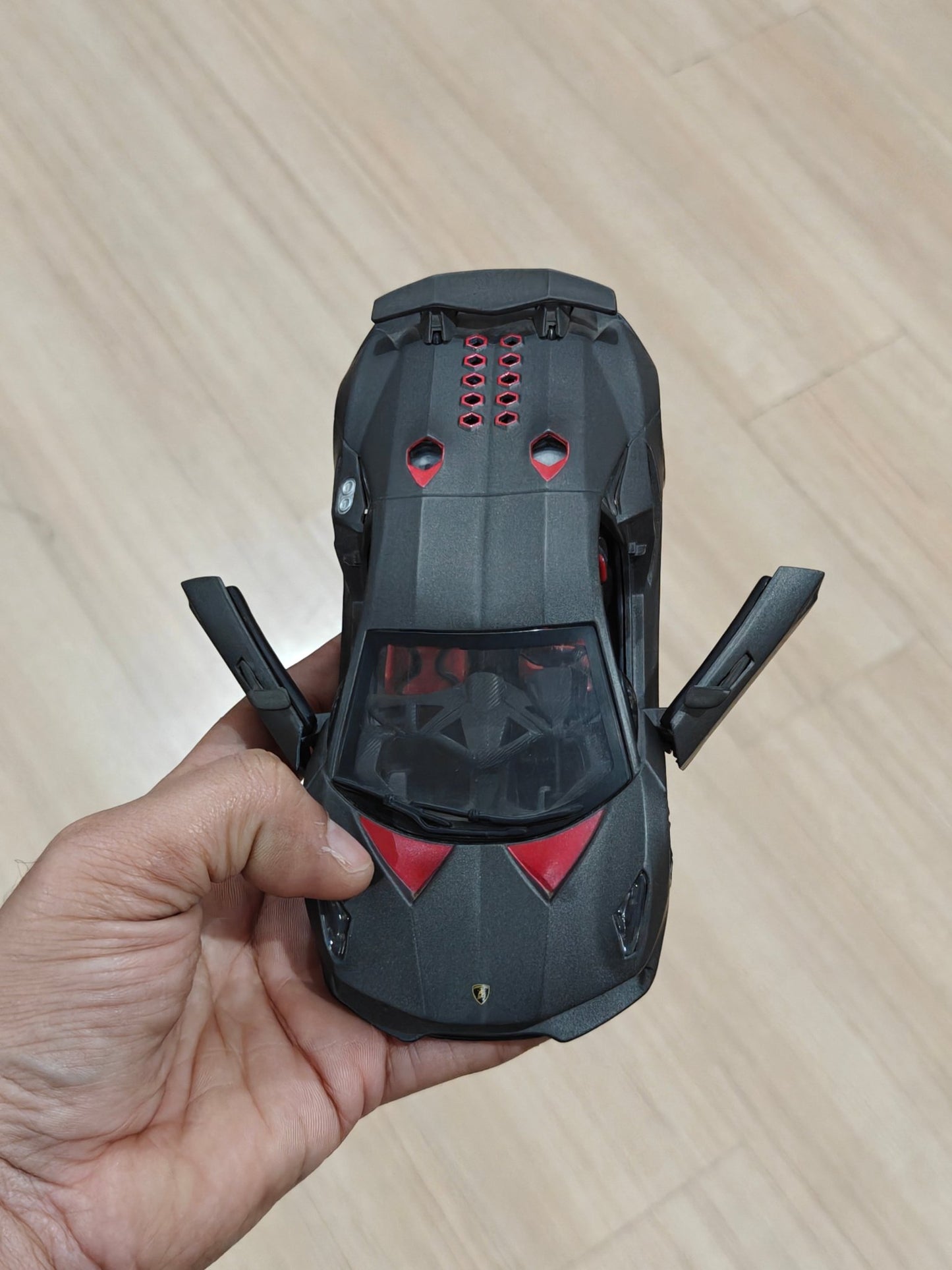 1:24 Bburago Lamborghini Sesto Elemento (Pre - Owned) - Kinder Logs