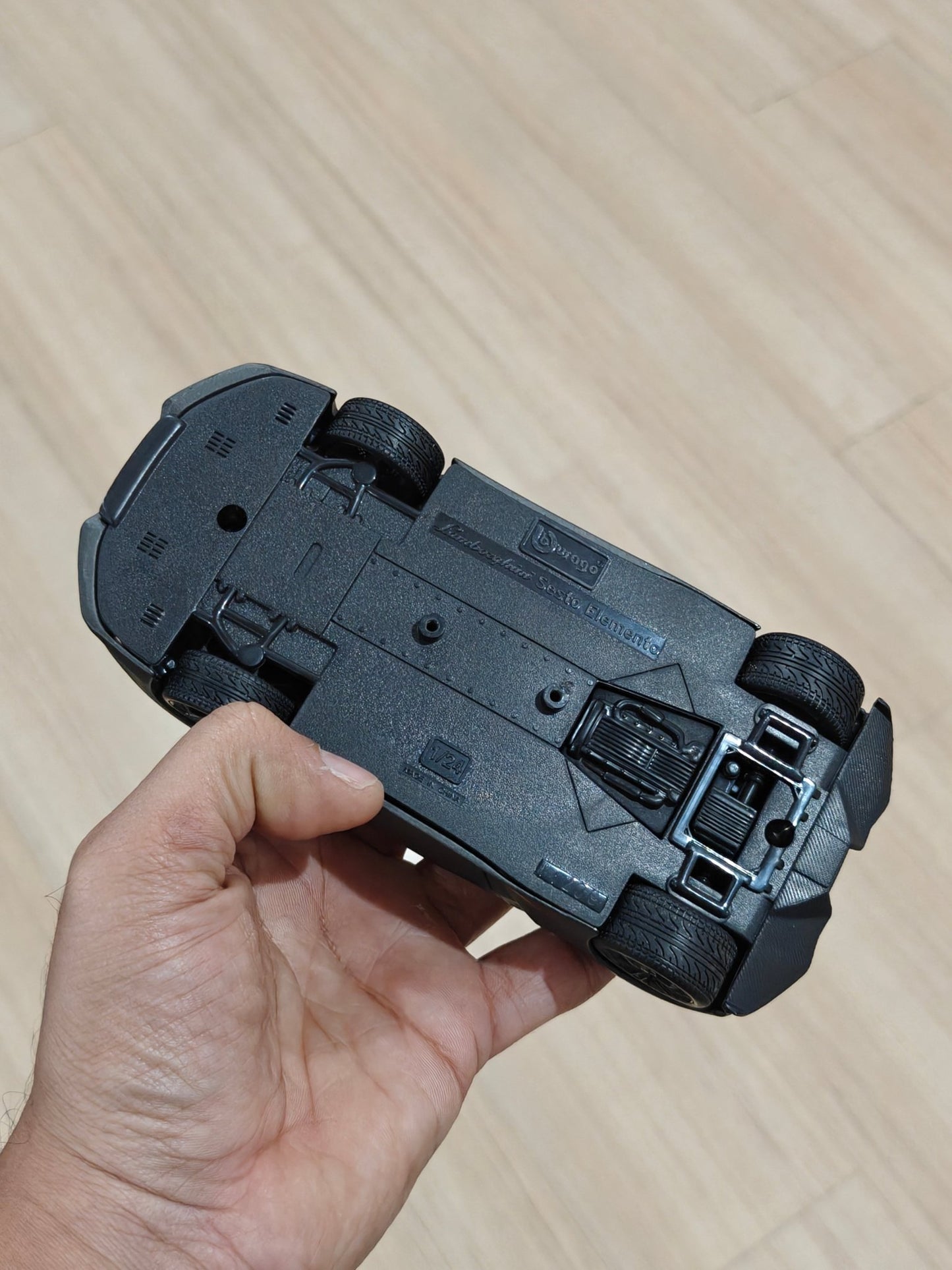 1:24 Bburago Lamborghini Sesto Elemento (Pre - Owned) - Kinder Logs