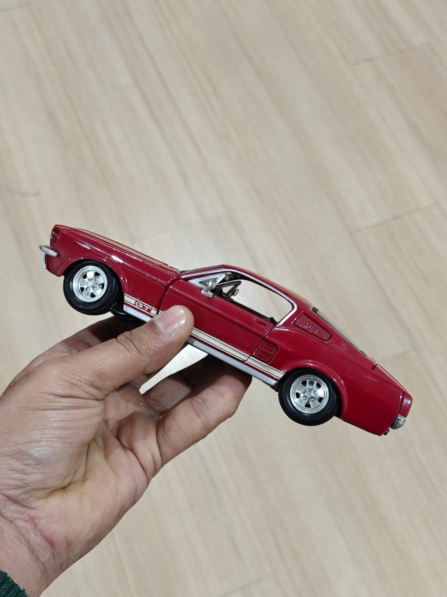 1:24 Maisto 1967 Ford Mustang GT (Pre - Owned) - Kinder Logs