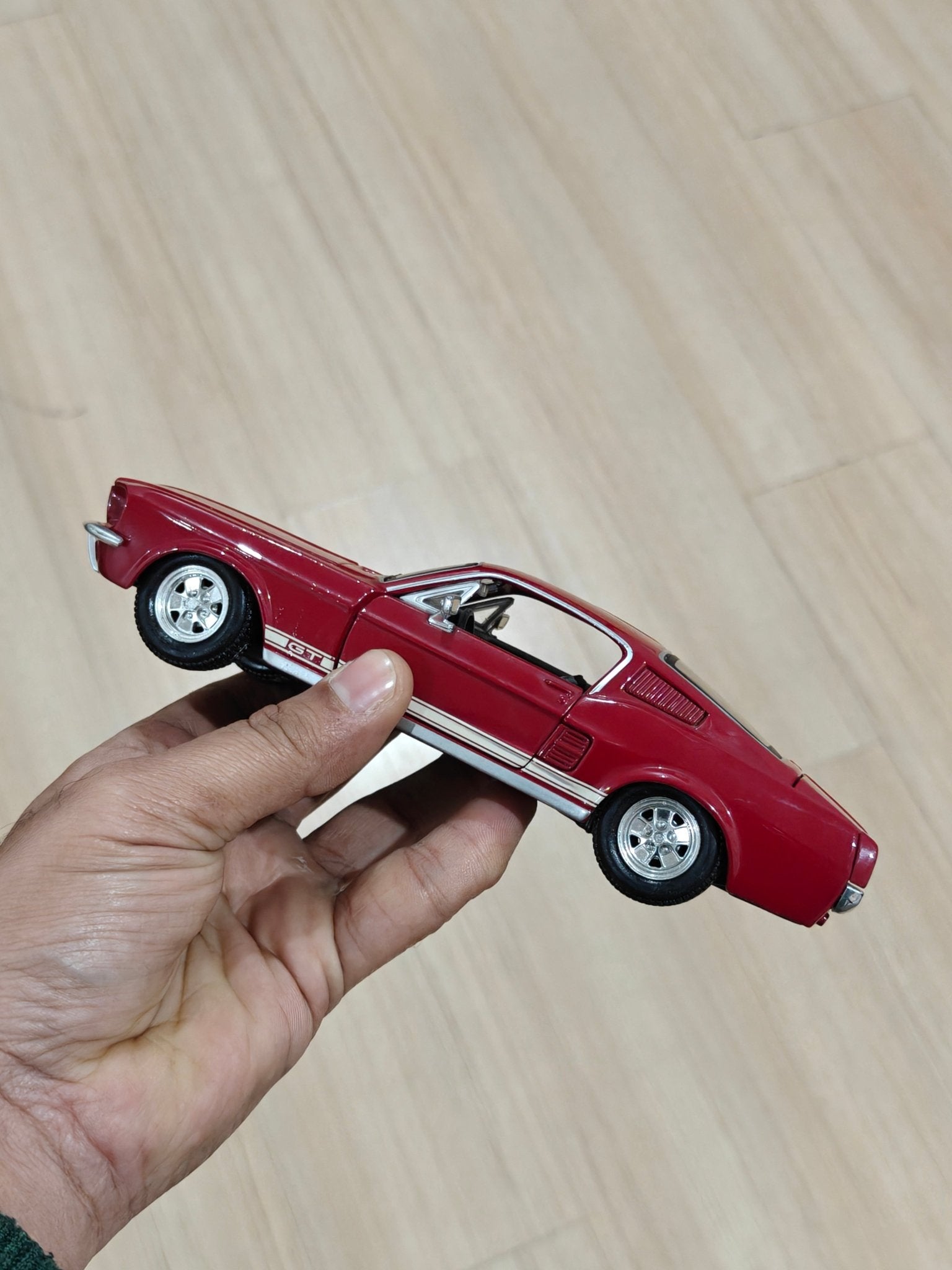 1:24 Maisto 1967 Ford Mustang GT (Pre - Owned) - Kinder Logs