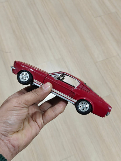 1:24 Maisto 1967 Ford Mustang GT (Pre - Owned) - Kinder Logs