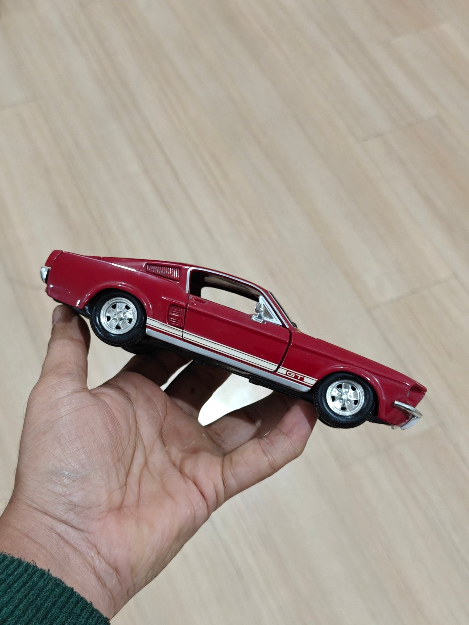 1:24 Maisto 1967 Ford Mustang GT (Pre - Owned) - Kinder Logs