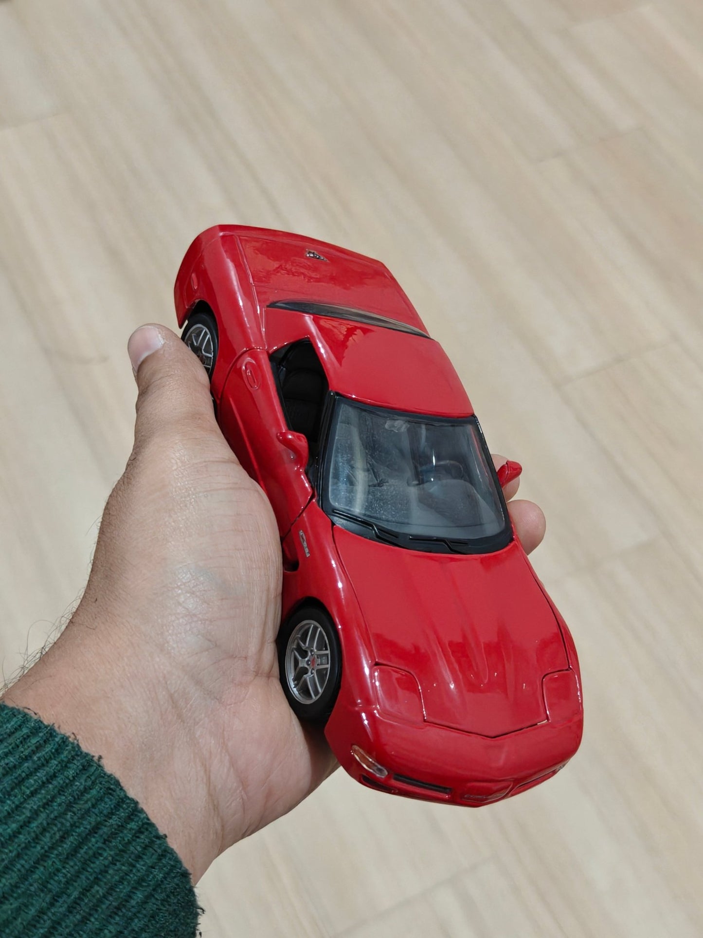 1:24 Maisto 2002 Chevrolet Corvette (Pre - Owned) - Kinder Logs