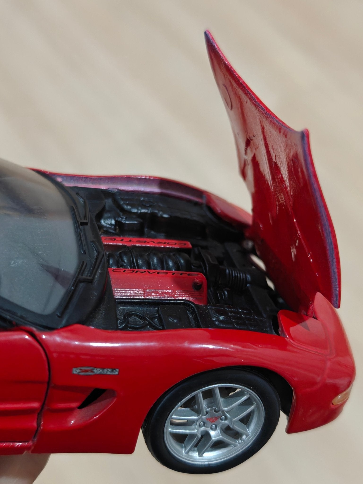 1:24 Maisto 2002 Chevrolet Corvette (Pre - Owned) - Kinder Logs