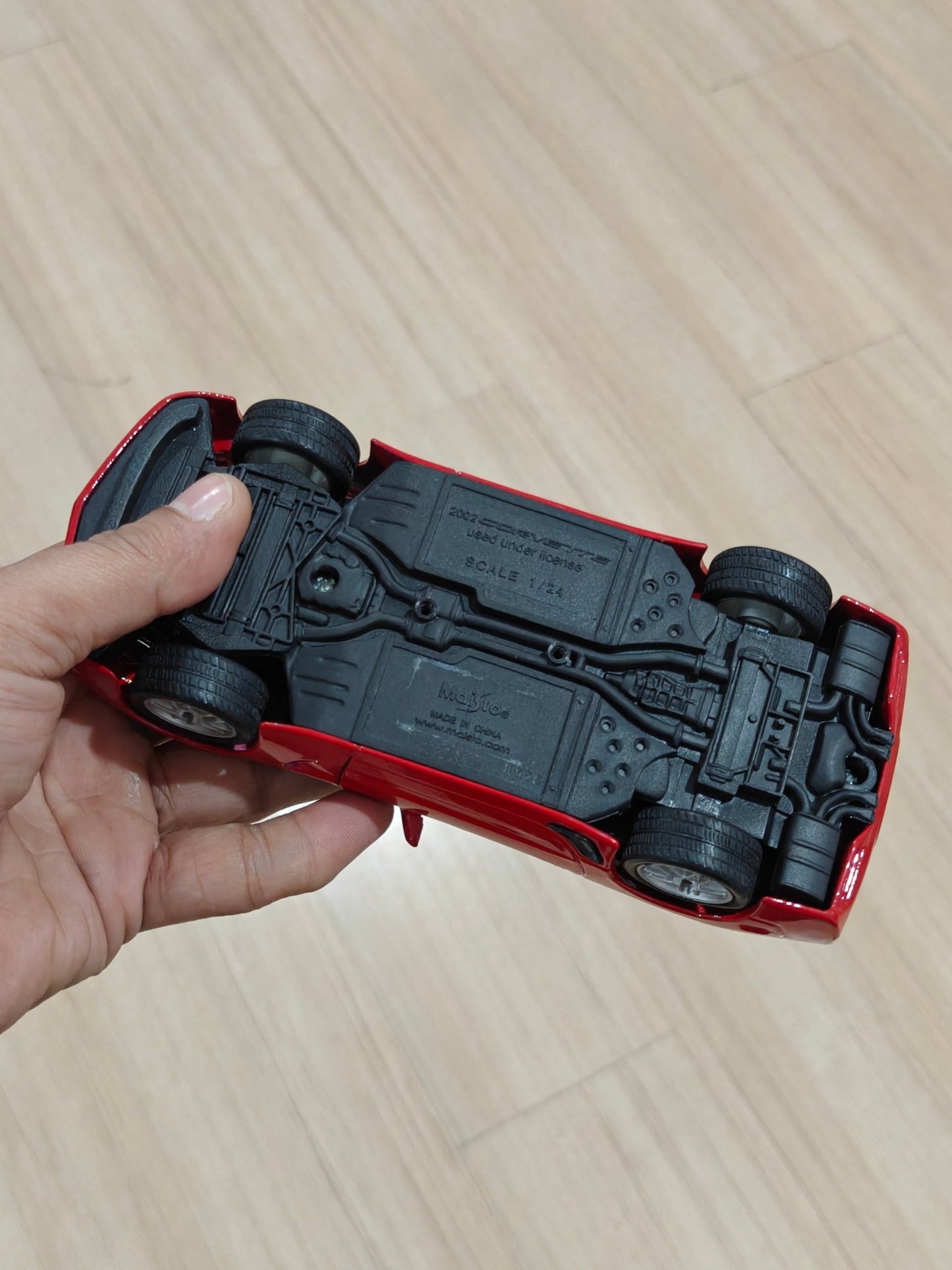 1:24 Maisto 2002 Chevrolet Corvette (Pre - Owned) - Kinder Logs