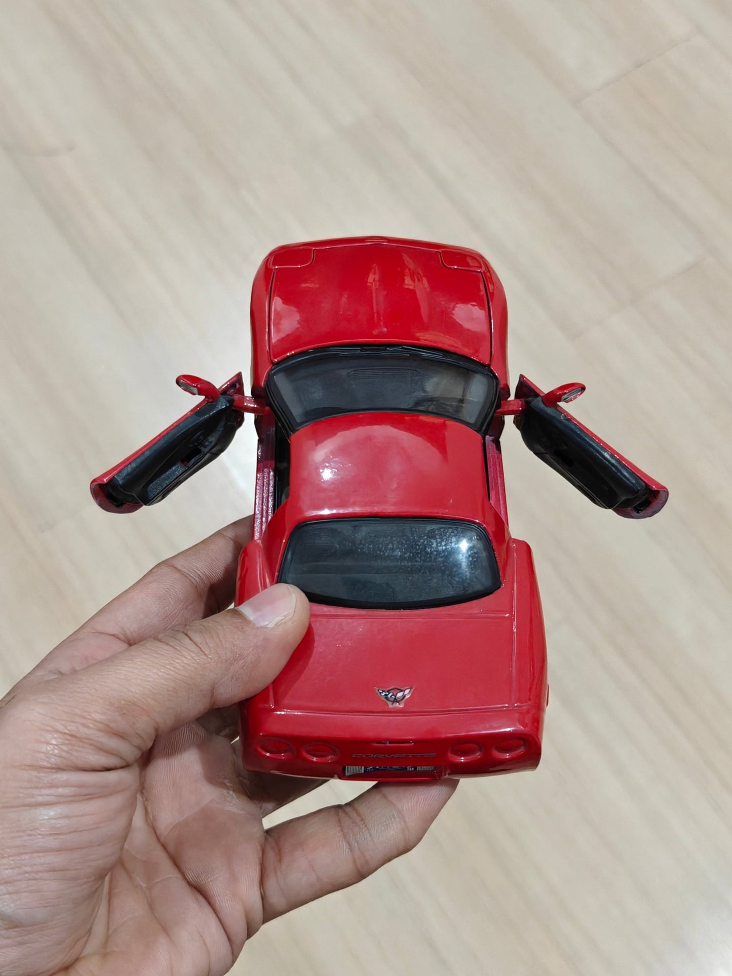 1:24 Maisto 2002 Chevrolet Corvette (Pre - Owned) - Kinder Logs