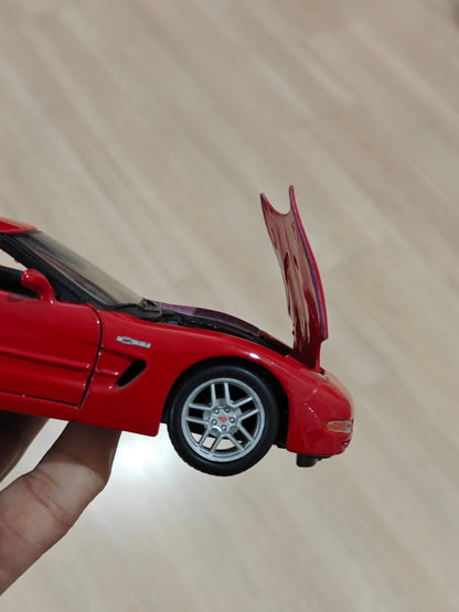 1:24 Maisto 2002 Chevrolet Corvette (Pre - Owned) - Kinder Logs