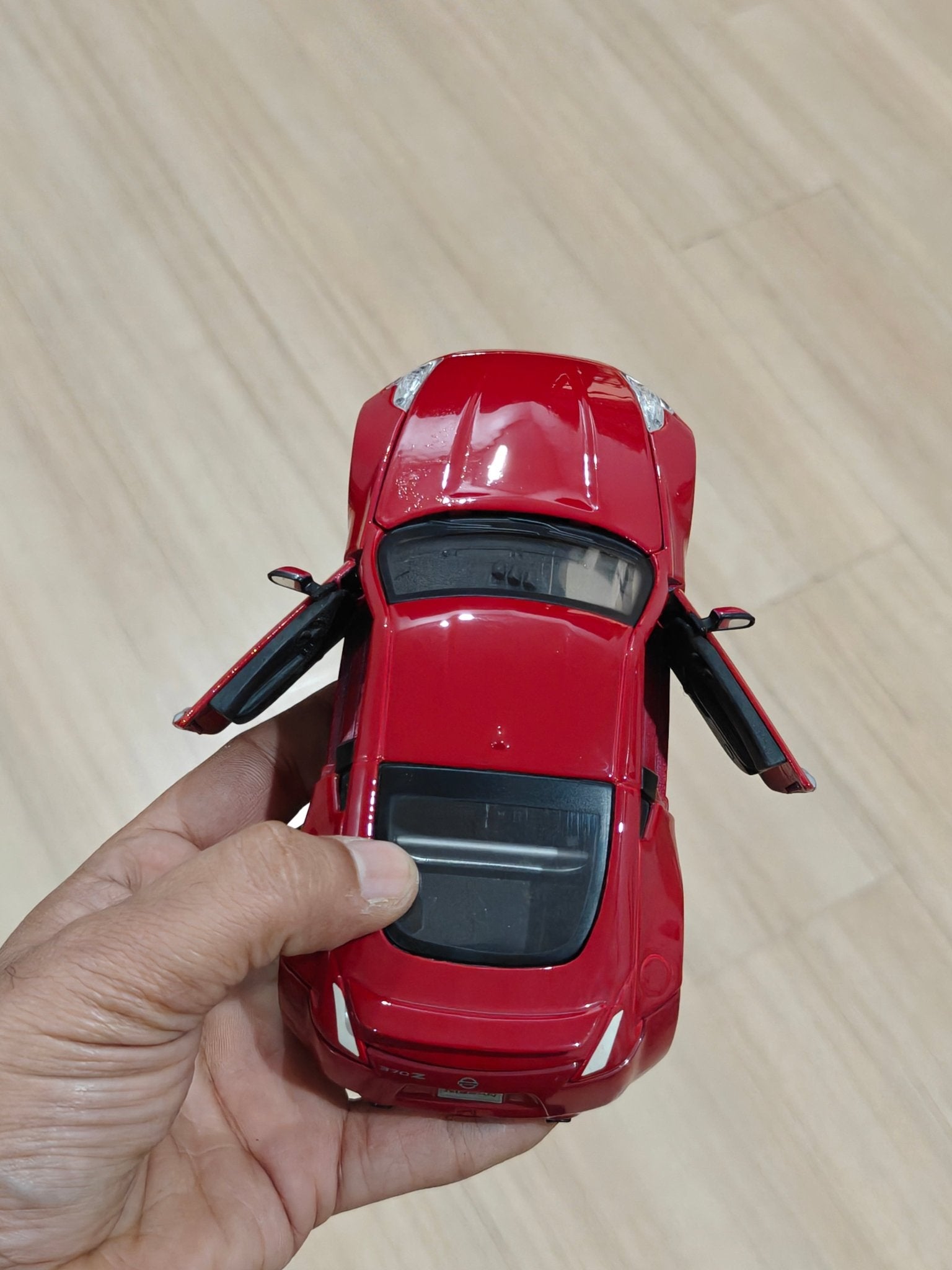 1:24 Maisto 2009 Nissan Z (Pre - Owned) - Kinder Logs