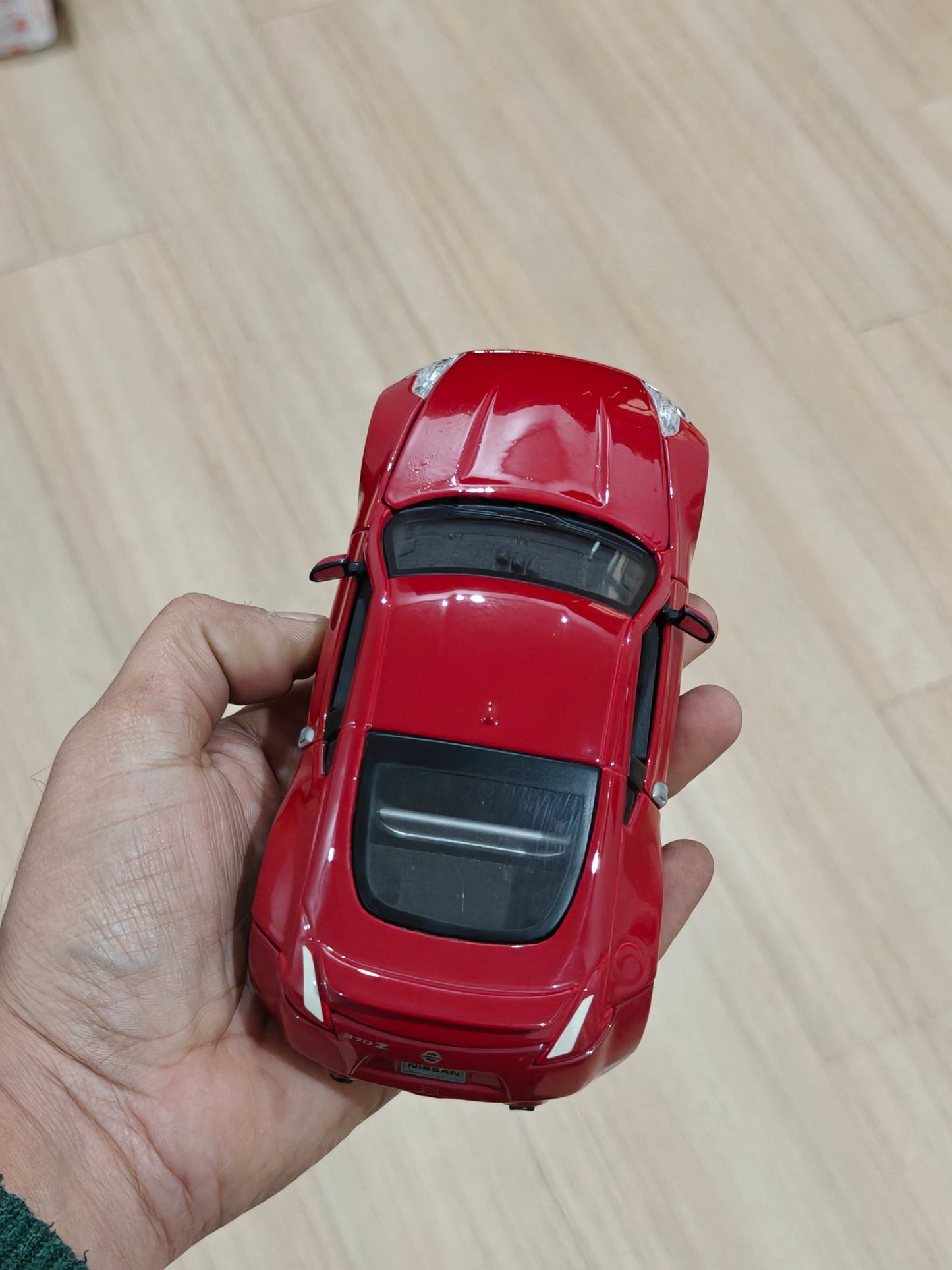 1:24 Maisto 2009 Nissan Z (Pre - Owned) - Kinder Logs