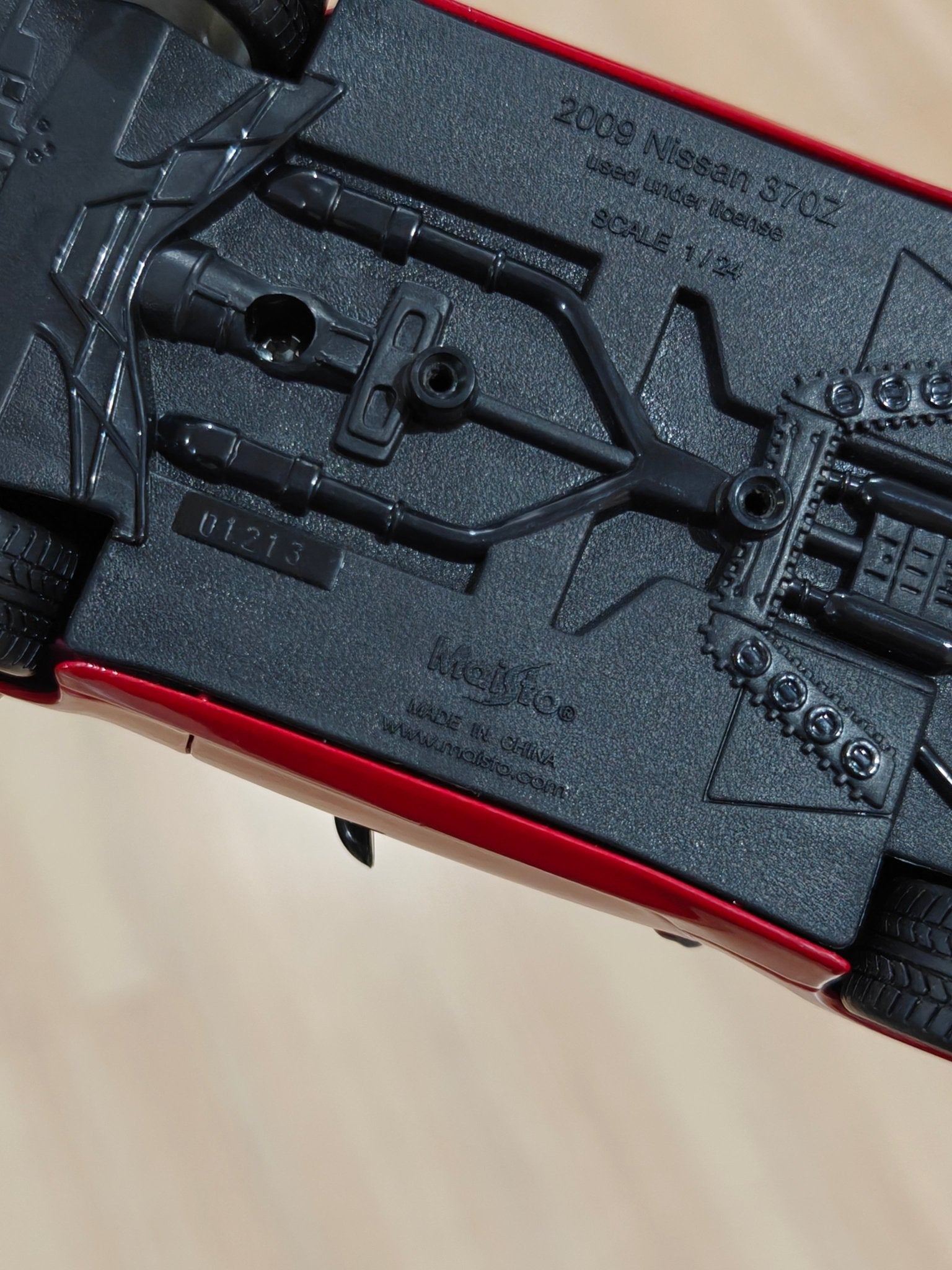 1:24 Maisto 2009 Nissan Z (Pre - Owned) - Kinder Logs