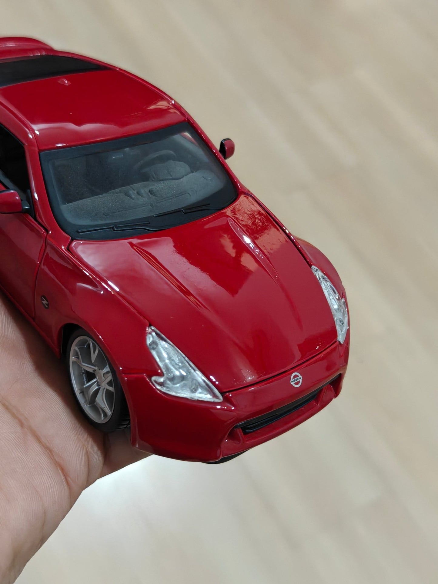1:24 Maisto 2009 Nissan Z (Pre - Owned) - Kinder Logs