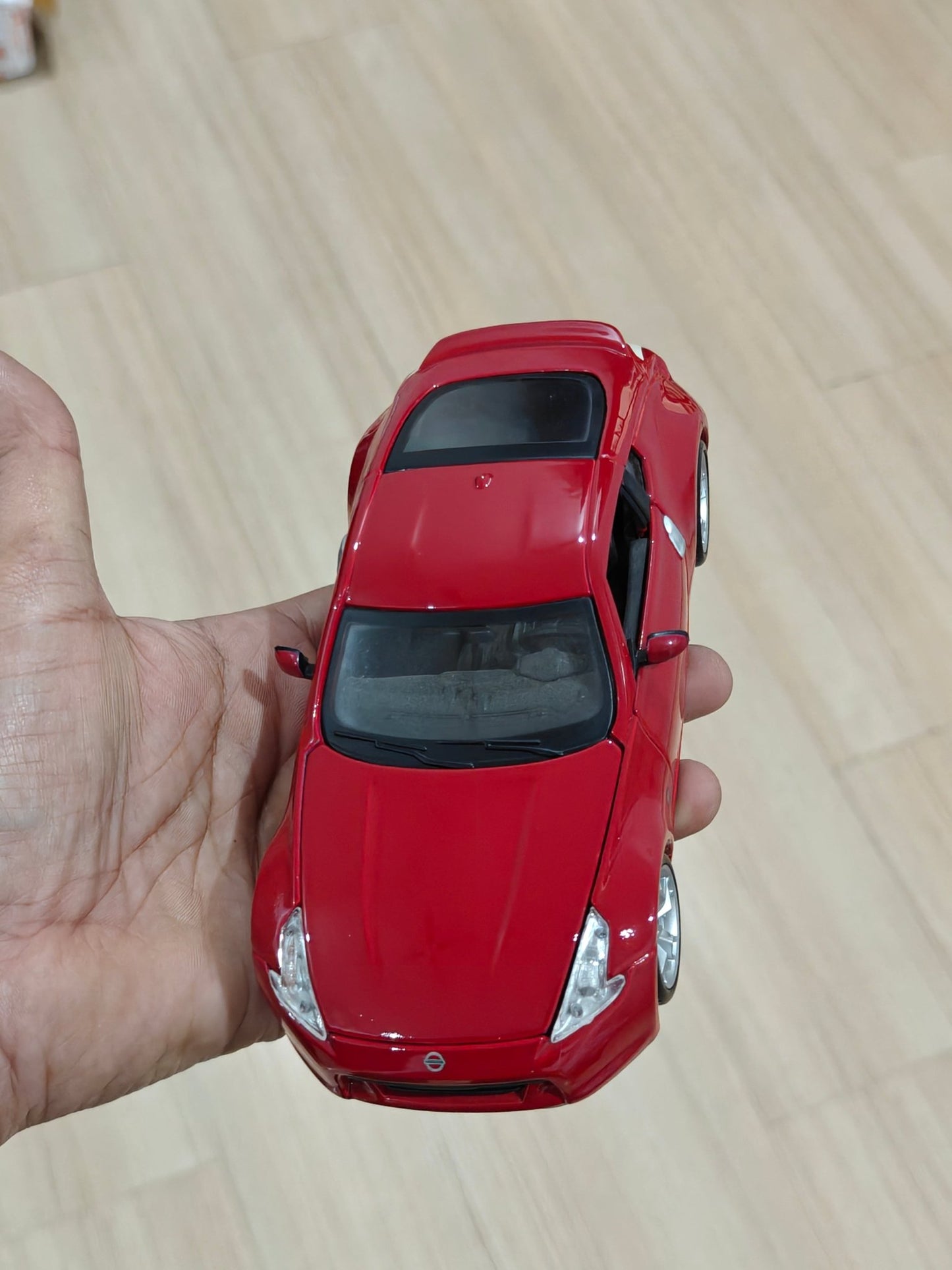 1:24 Maisto 2009 Nissan Z (Pre - Owned) - Kinder Logs