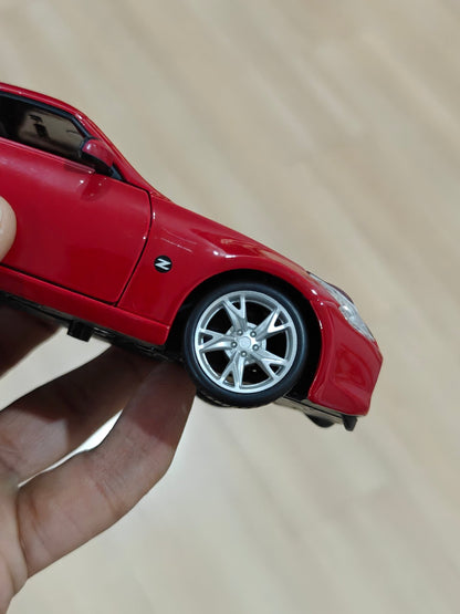 1:24 Maisto 2009 Nissan Z (Pre - Owned) - Kinder Logs