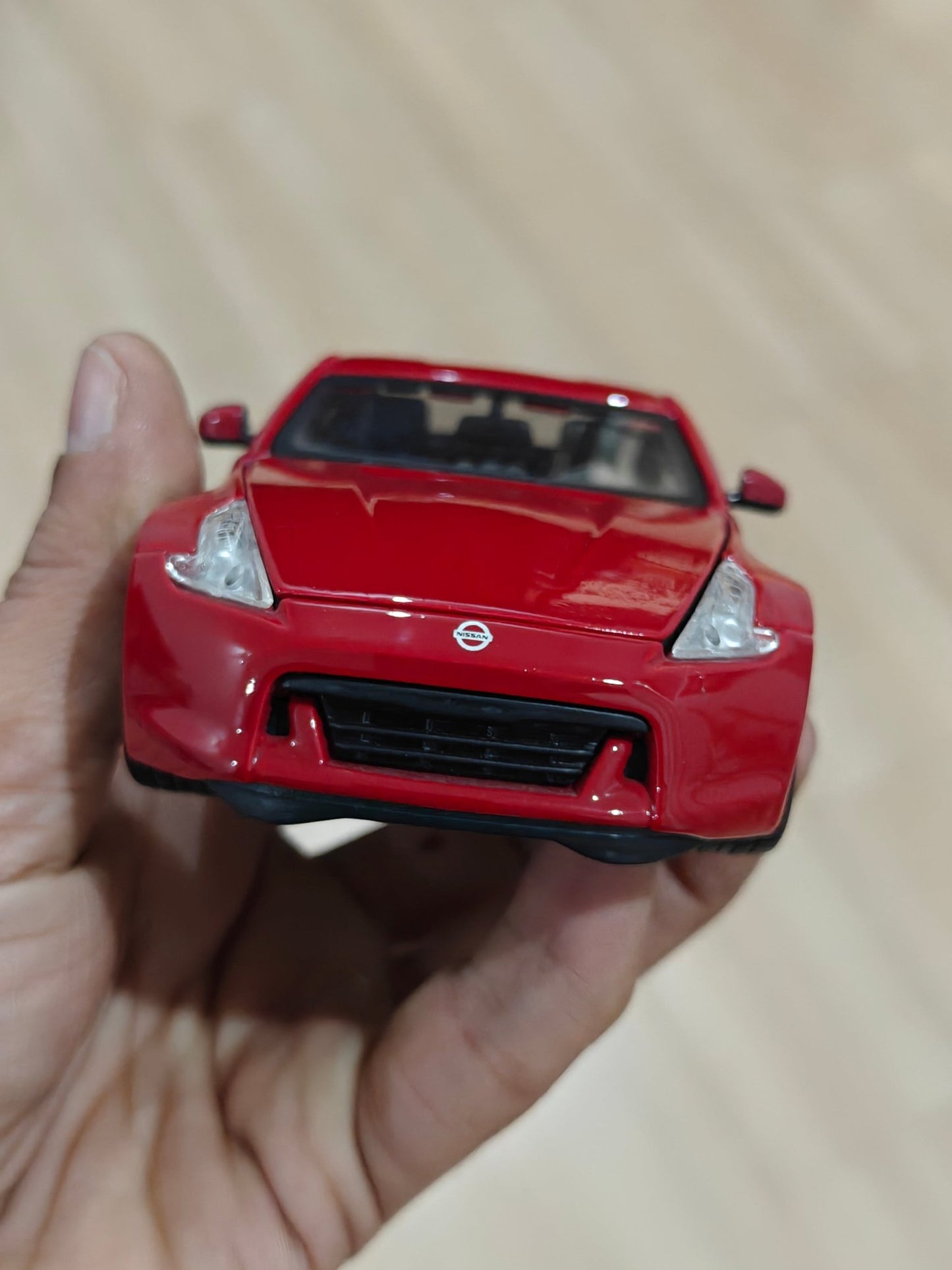 1:24 Maisto 2009 Nissan Z (Pre - Owned) - Kinder Logs