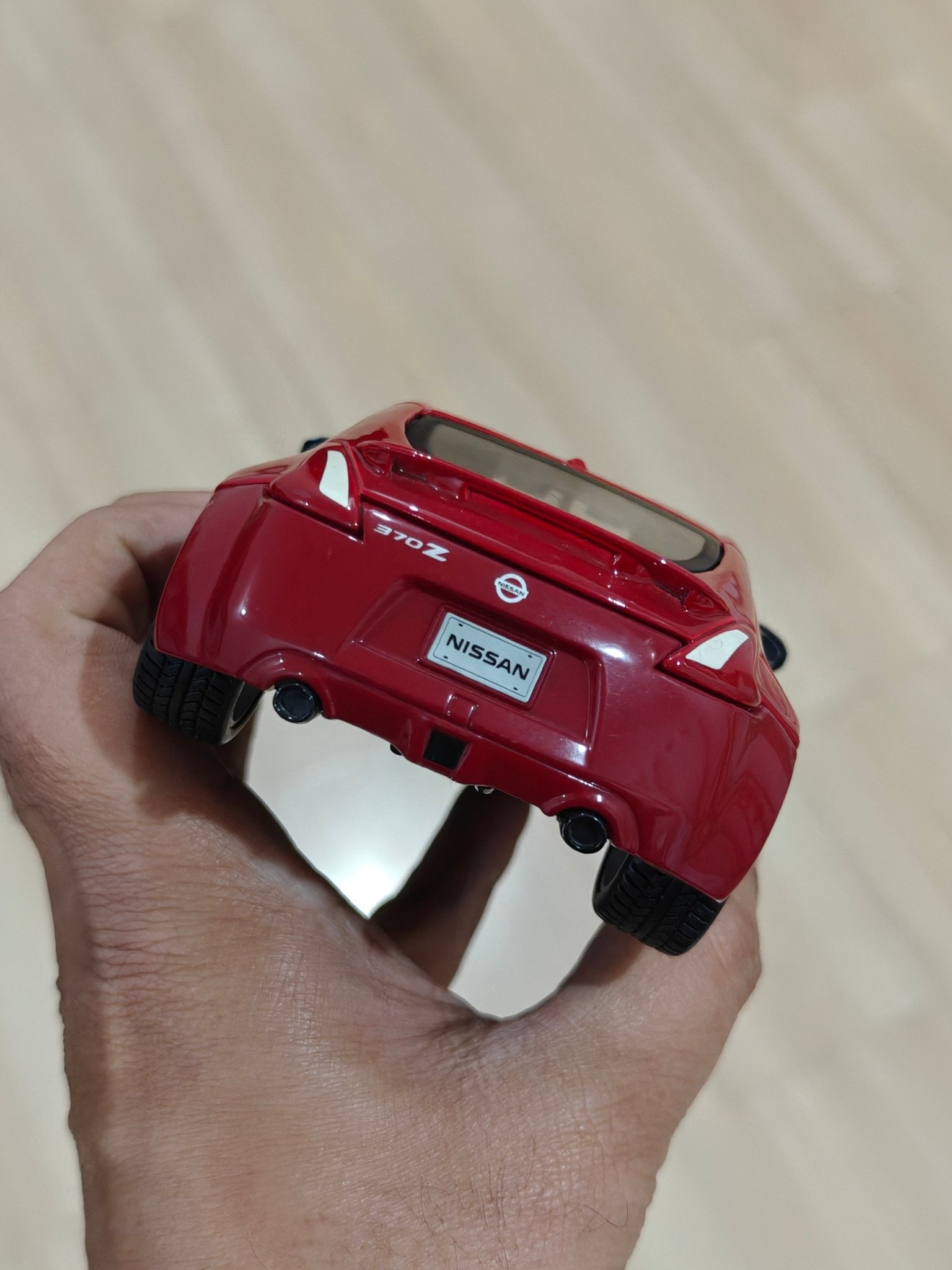 1:24 Maisto 2009 Nissan Z (Pre - Owned) - Kinder Logs