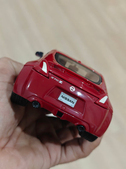 1:24 Maisto 2009 Nissan Z (Pre - Owned) - Kinder Logs