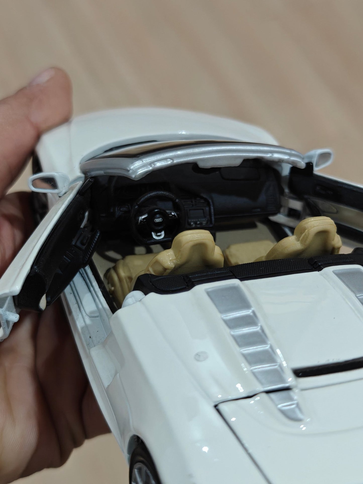 1:24 Maisto Audi R8 Spyder (Pre - Owned) - Kinder Logs