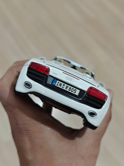1:24 Maisto Audi R8 Spyder (Pre - Owned) - Kinder Logs