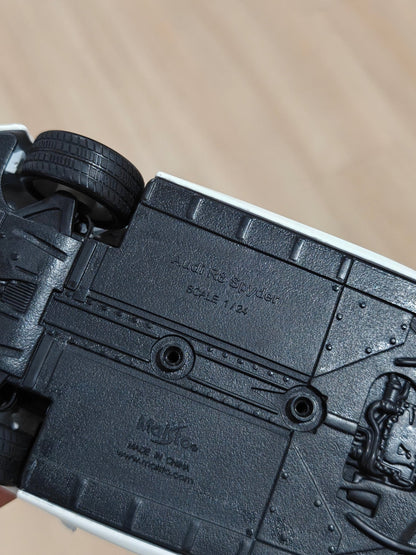 1:24 Maisto Audi R8 Spyder (Pre - Owned) - Kinder Logs