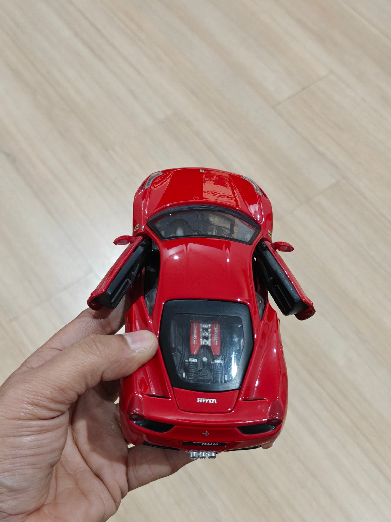1:24 Maisto Ferrari 458 Italia (Pre - Owned) - Kinder Logs