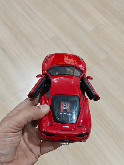 1:24 Maisto Ferrari 458 Italia (Pre - Owned) - Kinder Logs