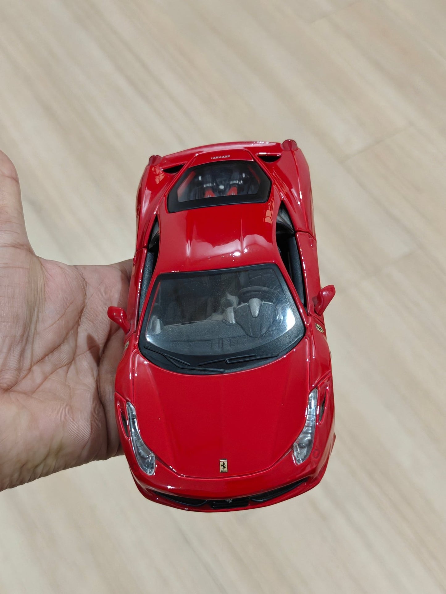 1:24 Maisto Ferrari 458 Italia (Pre - Owned) - Kinder Logs