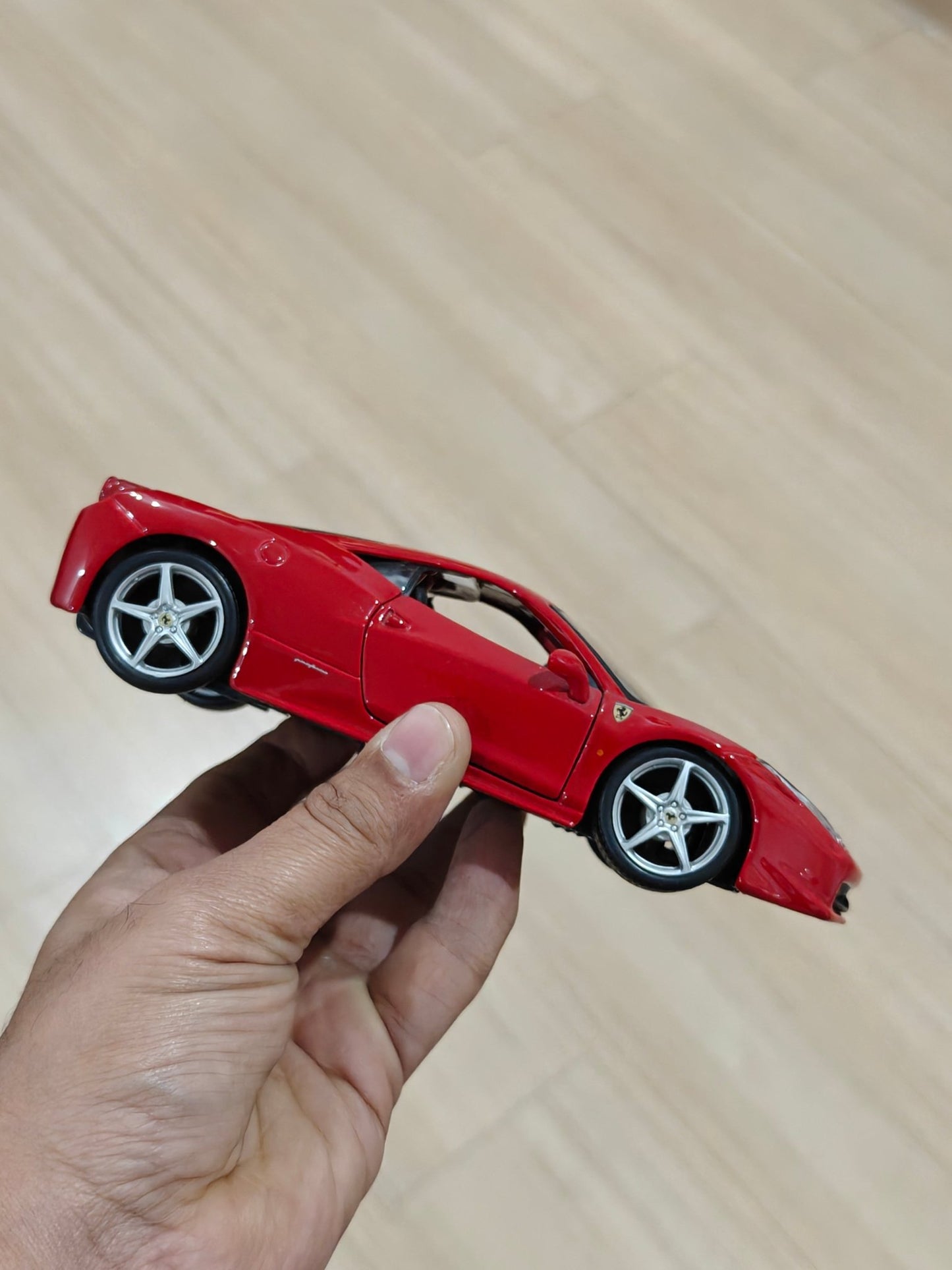 1:24 Maisto Ferrari 458 Italia (Pre - Owned) - Kinder Logs