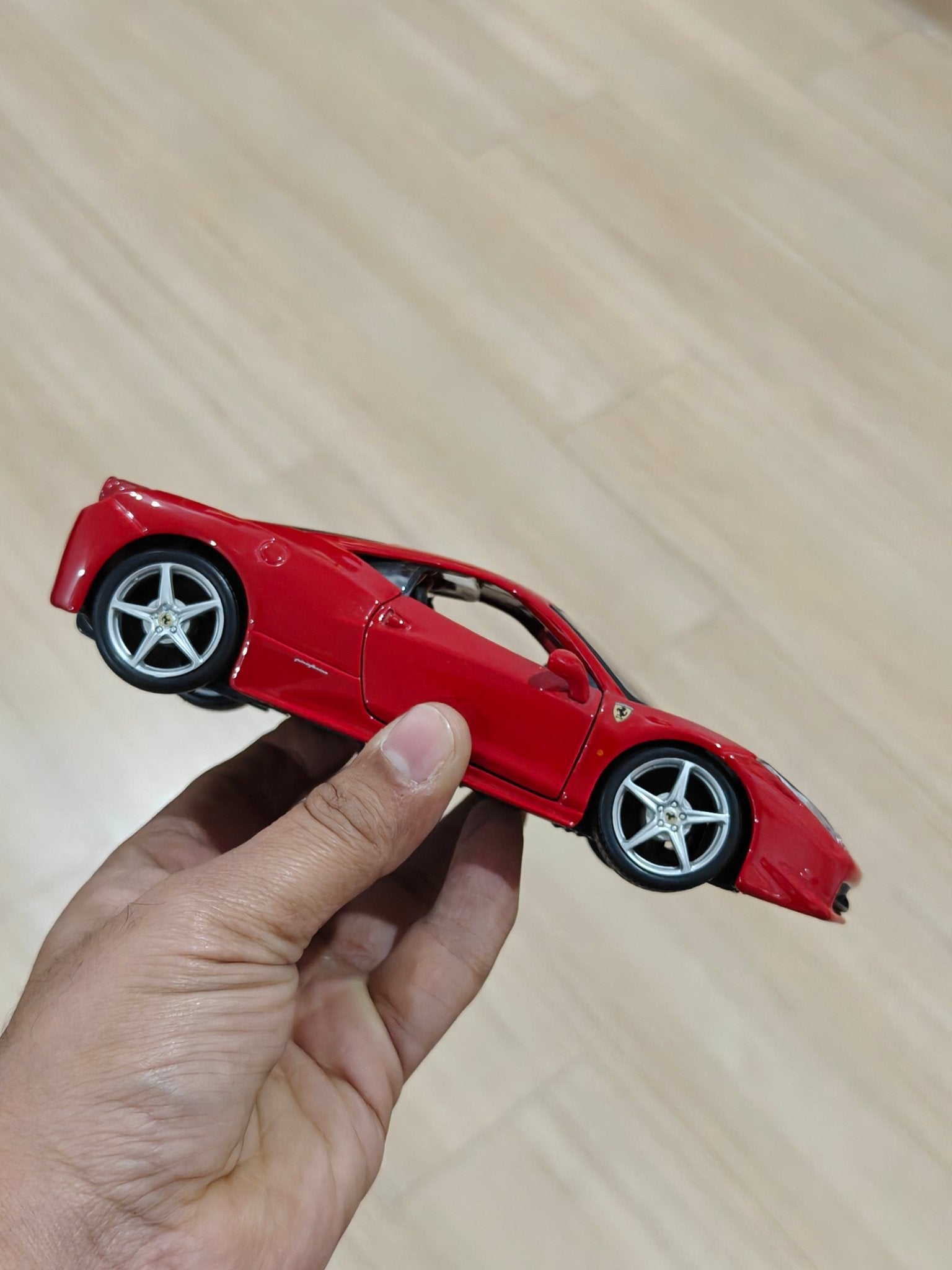 1:24 Maisto Ferrari 458 Italia (Pre - Owned) - Kinder Logs
