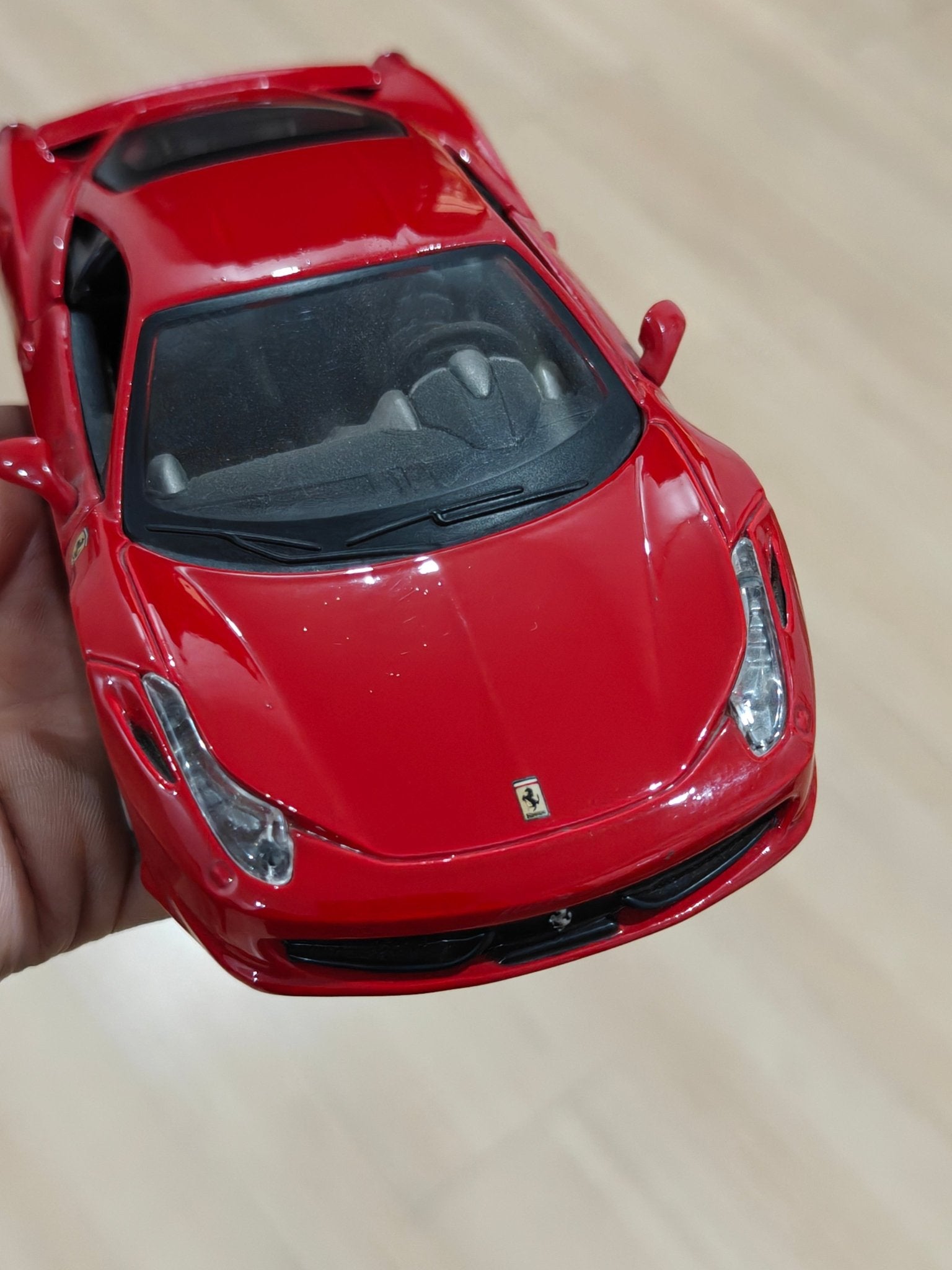 1:24 Maisto Ferrari 458 Italia (Pre - Owned) - Kinder Logs