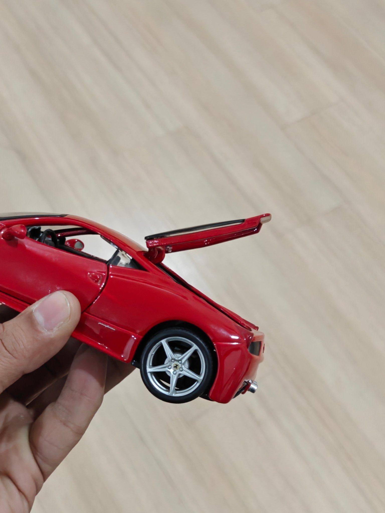 1:24 Maisto Ferrari 458 Italia (Pre - Owned) - Kinder Logs