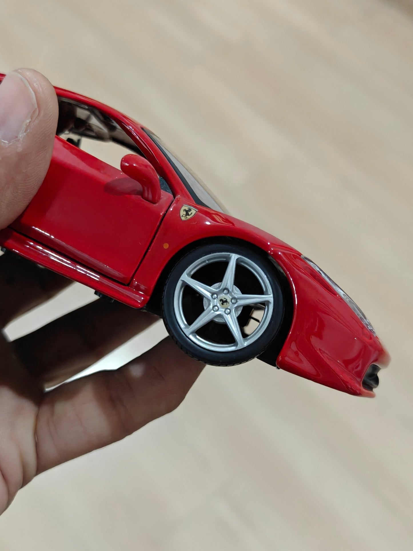 1:24 Maisto Ferrari 458 Italia (Pre - Owned) - Kinder Logs