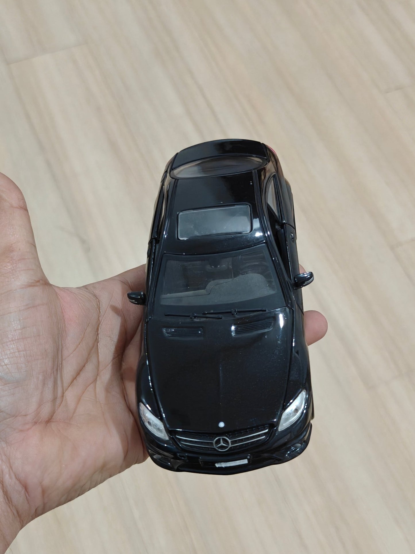 1:24 Maisto Mercedes - Benz CL63 AMG (Pre - Owned) - Kinder Logs