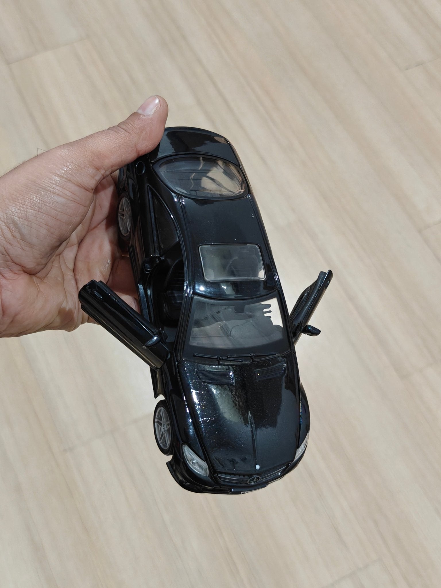 1:24 Maisto Mercedes - Benz CL63 AMG (Pre - Owned) - Kinder Logs